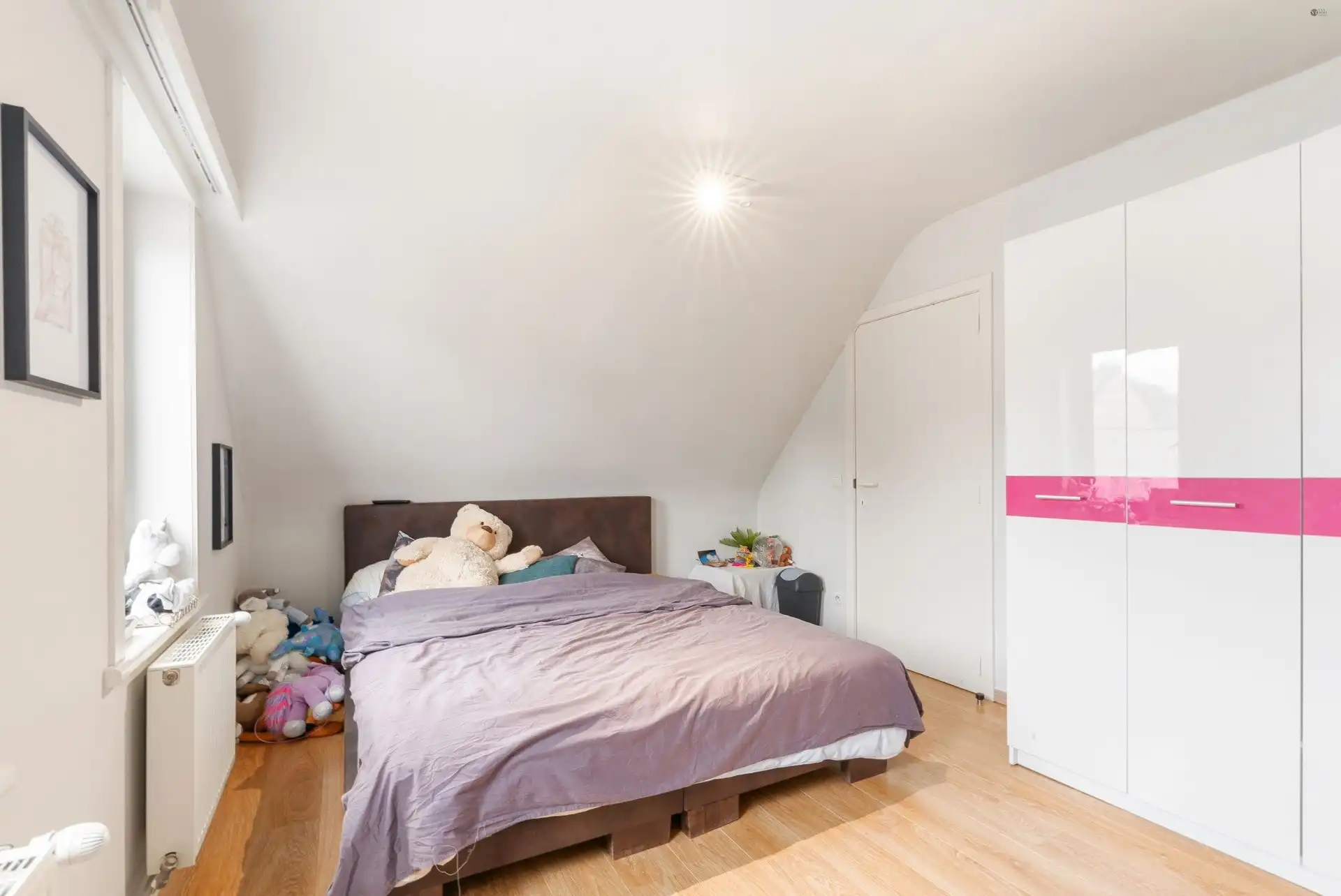 Instapklare woning met praktijk ruimte, 3 à 4 slaapkamers, 2 badkamers en veel parkeermogelijkheden foto 14