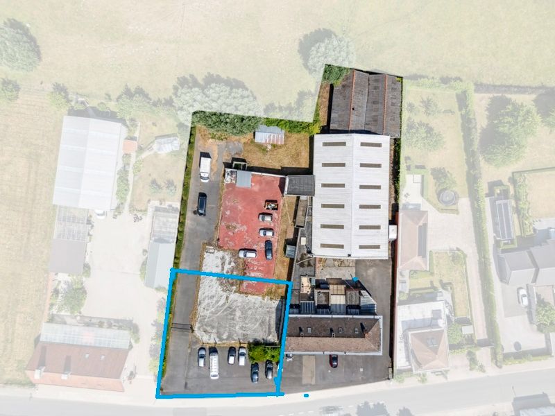 Hooglede-centrum. Mooi perceel bouwgrond van +/- 920m2 voor een project van +/- 3 woningen. Straatbreedte van +/- 28m. Geen bouwverplichting / blanco bodemattest! foto 2