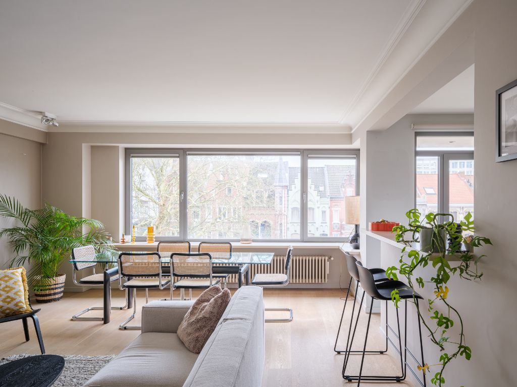 Smaakvol gerenoveerd 2-slpk appartement met twee terrassen foto 3