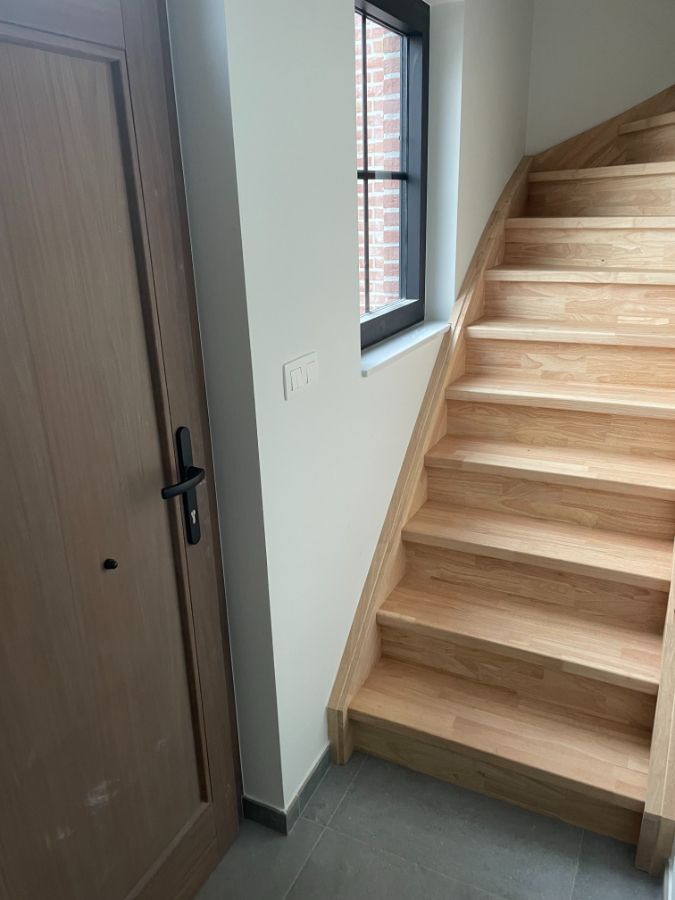 Drie slaapkamer EENGEZINSWONING met garage & tuin foto 10