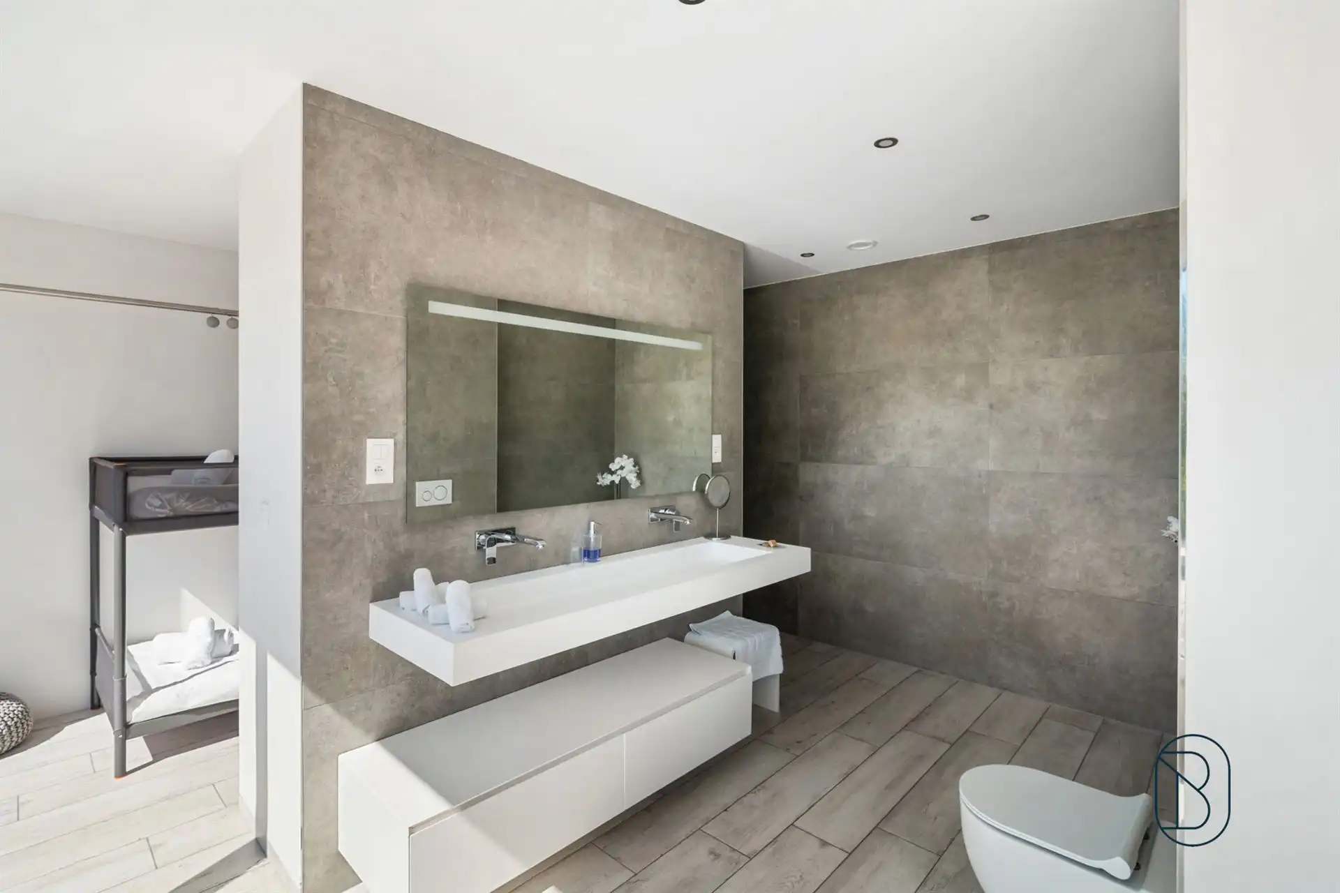 Exclusieve villa met 7 slpk, zwembad en tuin met open zicht foto 18