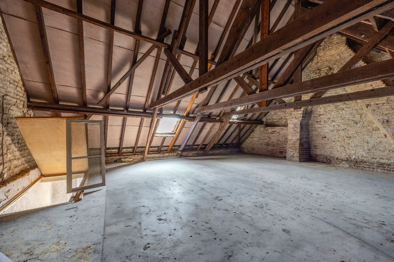 Te renoveren woning met garage en tuin  foto 15