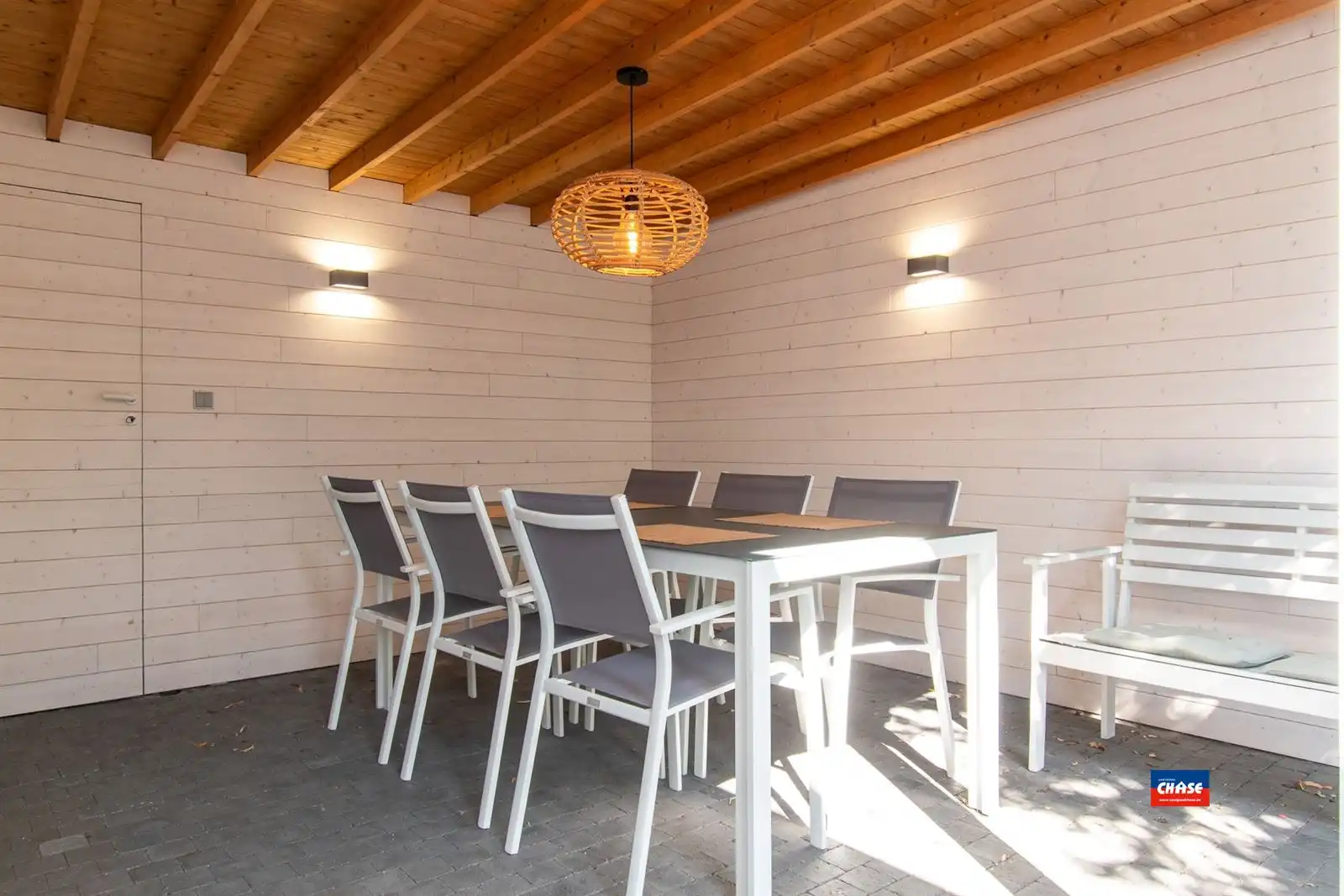 Gerenoveerde woning met terras, drie slaapkamers en garage foto 5