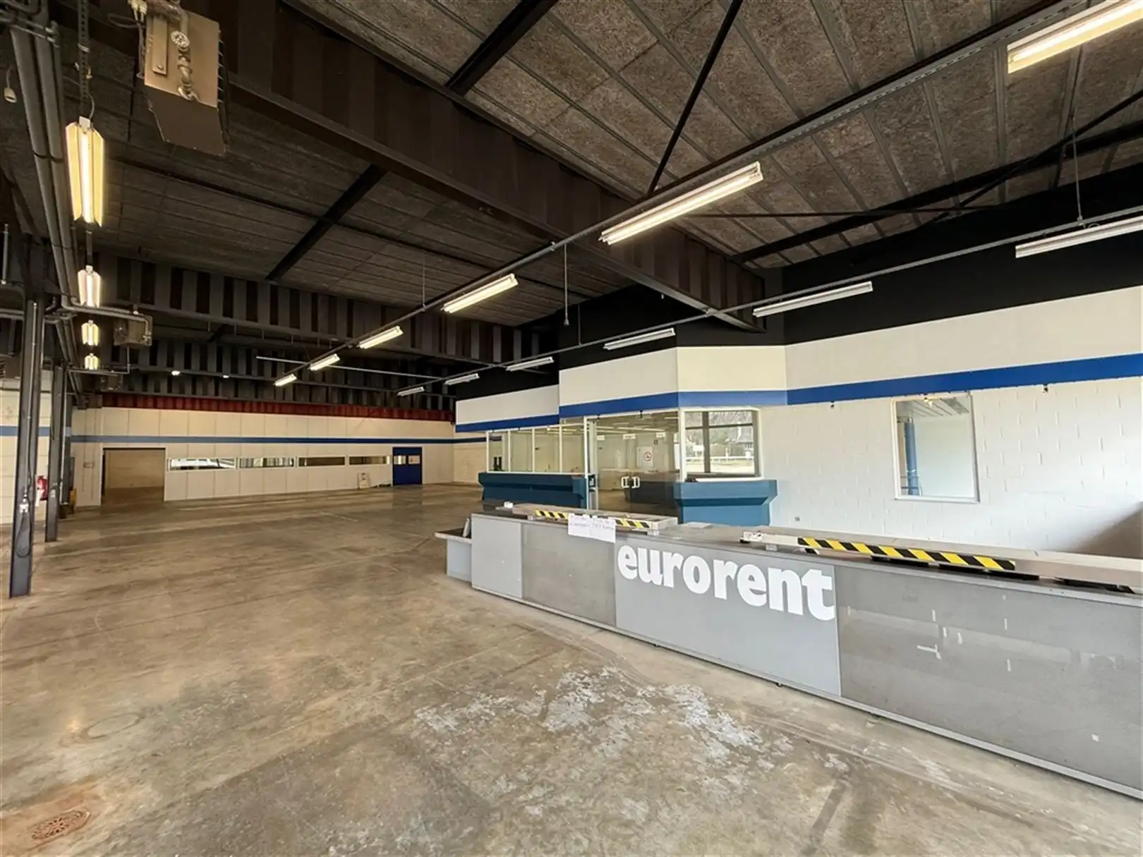 B2B Showroom met buitenterrein op zichtlocatie foto 9