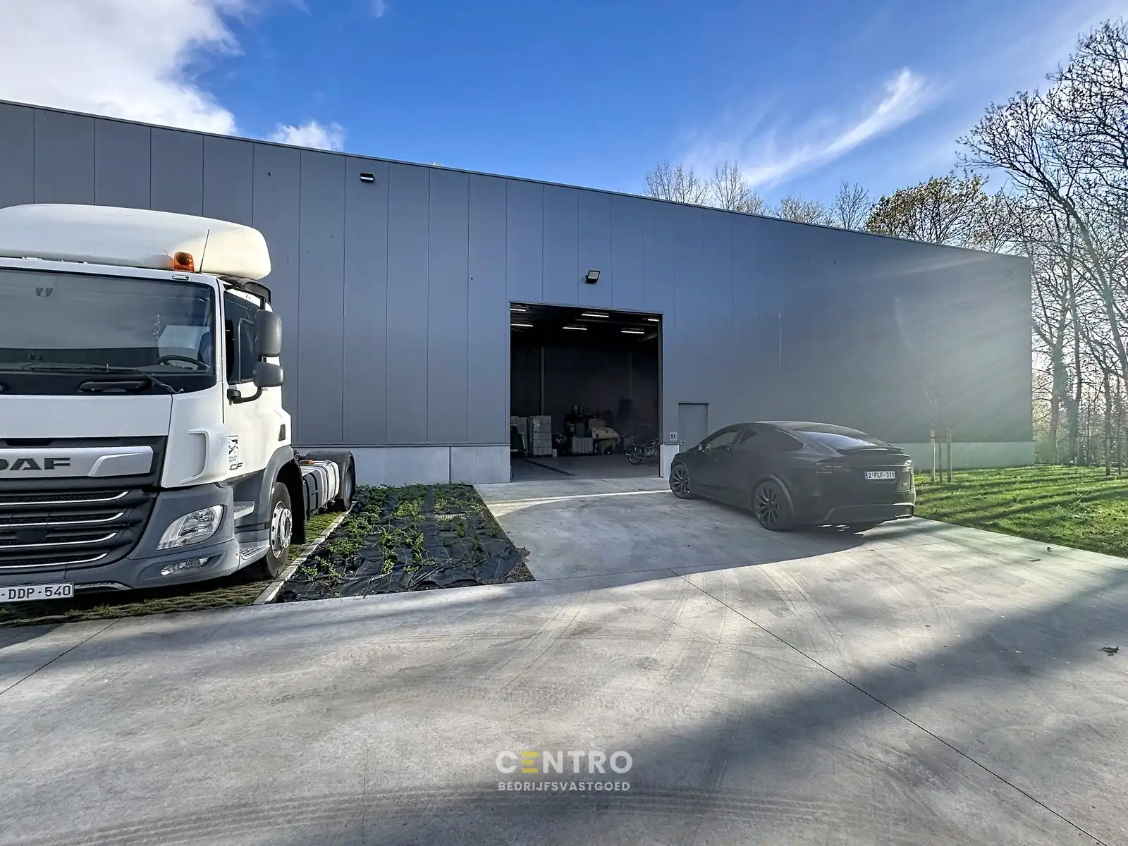 NB MAGAZIJN (345m²) met elektrische sectionaalpoort en sanitair blok te huur op industriezone "Herdersbrug" te 8000 Brugge foto 6