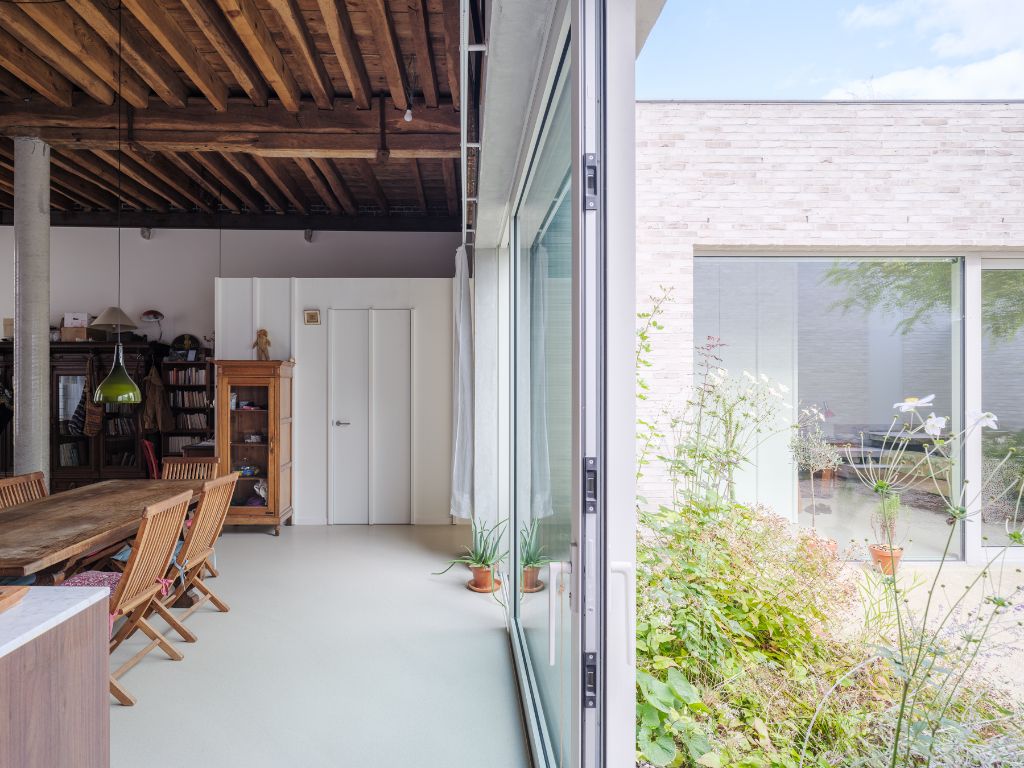 Architecturaal gelijkvloers appartement met bijzondere ruimtelijkheden, 1 slaapkamer en aangename stadstuin - Centrum Gent. foto 5