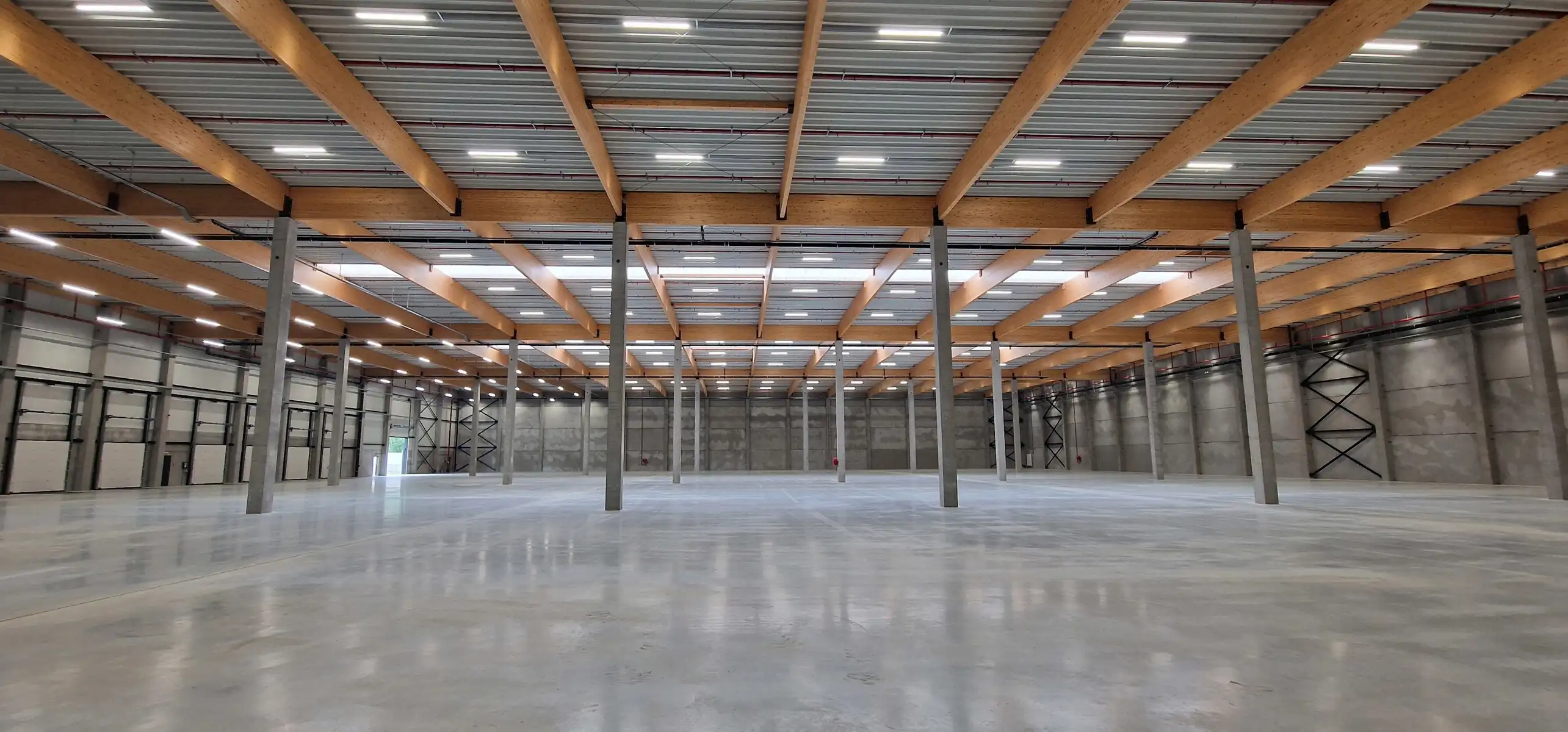 Nieuwbouw Logistieke hal 8000 m2 foto {{pictureIndex}}