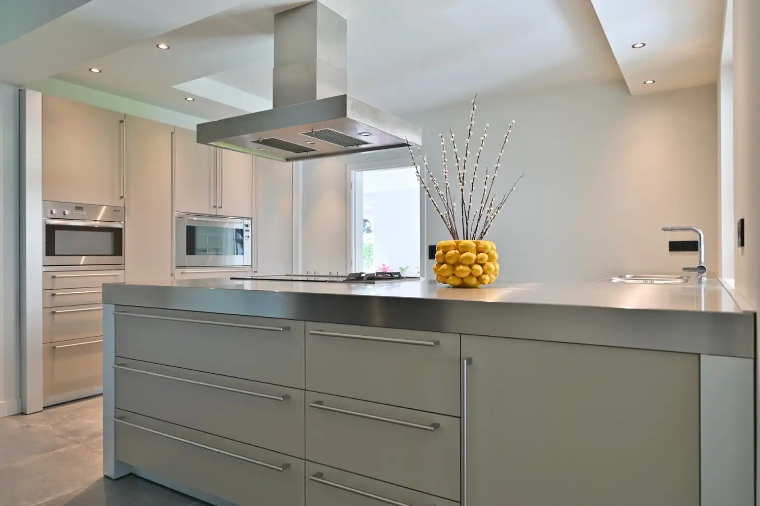 Exclusieve, gerenoveerde villa op toplocatie in residentieel Neerharen foto 10