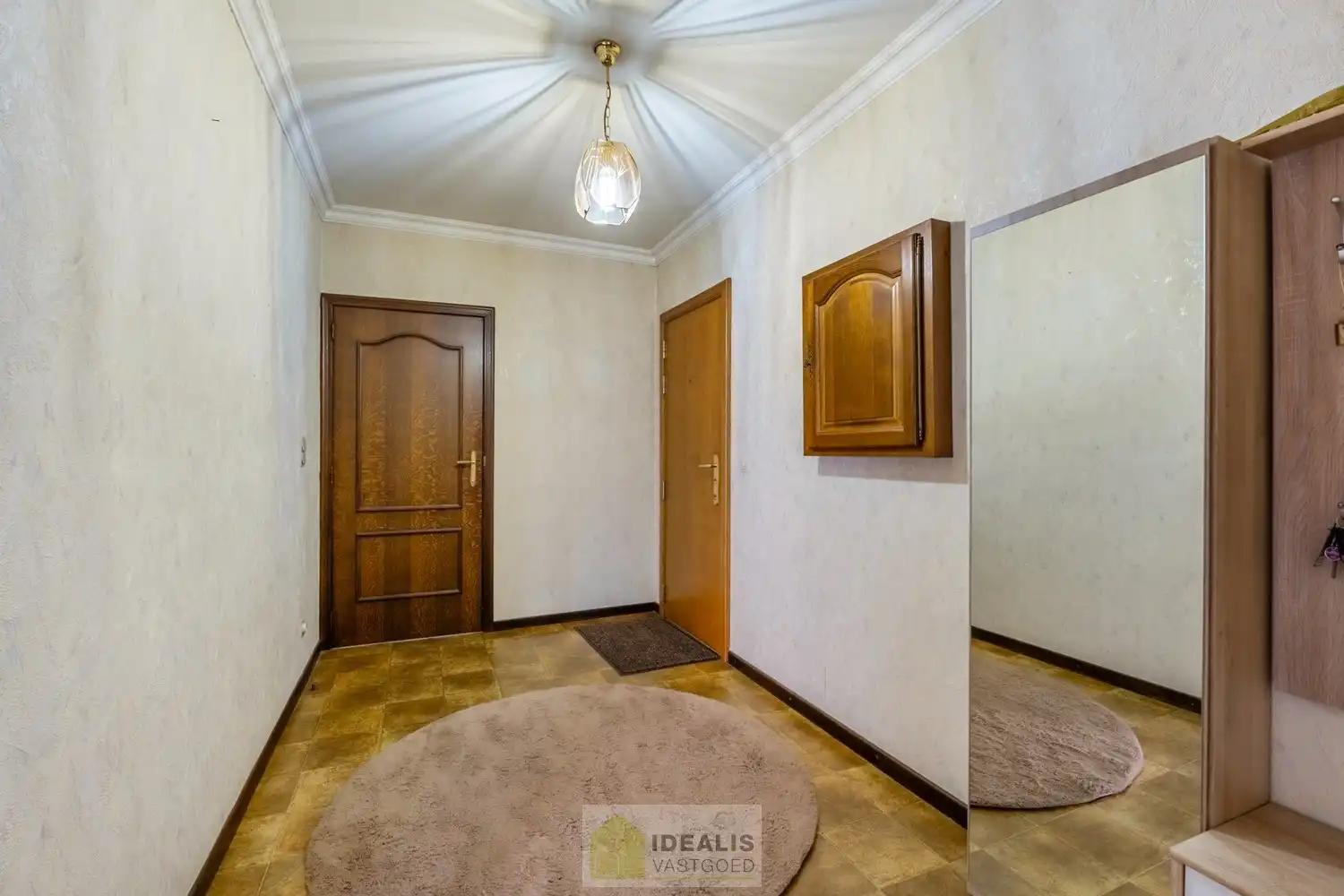 IDEALIS VASTGOED – CENTRAAL, DOCH ZEER RUSTIG GELEGEN 3-SLPKMR APPARTEMENT IN HET CENTRUM VAN HEPPEN (LEOPOLDSBURG)! – Correct onderhouden appartement van ca. 100m² op de tweede verdieping met een aangename leefruimte met aansluitend keuken, 3 slaapkamers, bergruimte en badkamer. Het appartement beschikt tevens over een privatieve kelder en aparte garagebox. Geschikt voor zij die zoeken naar betaalbaar wonen in het centrum van Heppen. foto 10