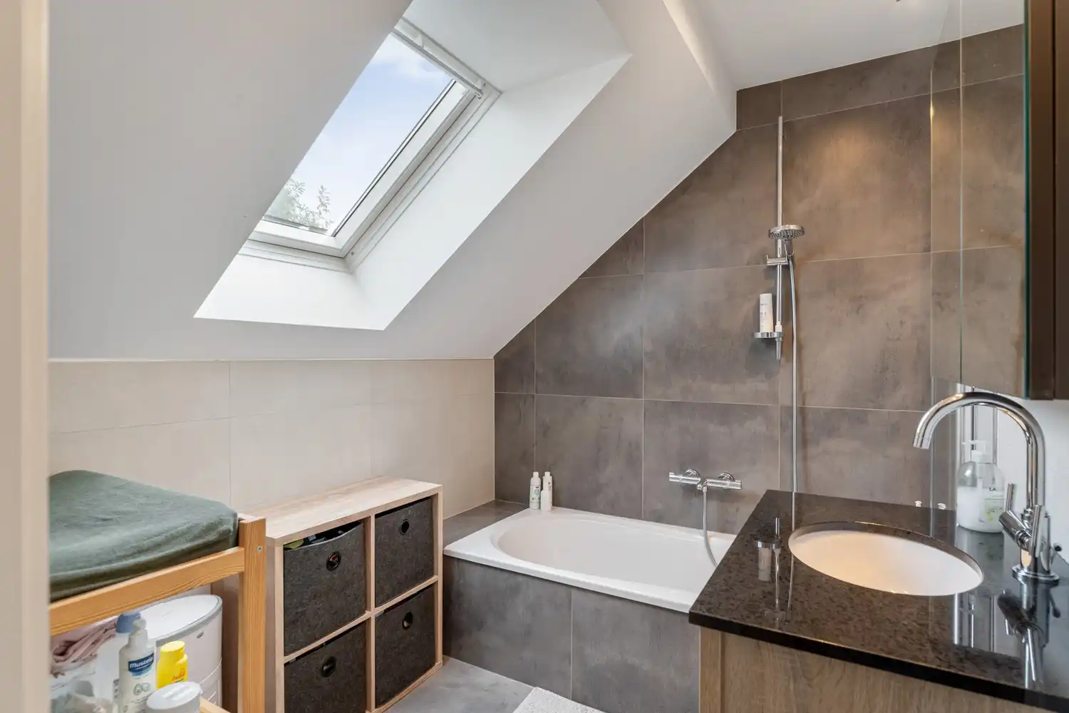 Gerenoveerde woning in het rustig gelegen Brustem. foto 18