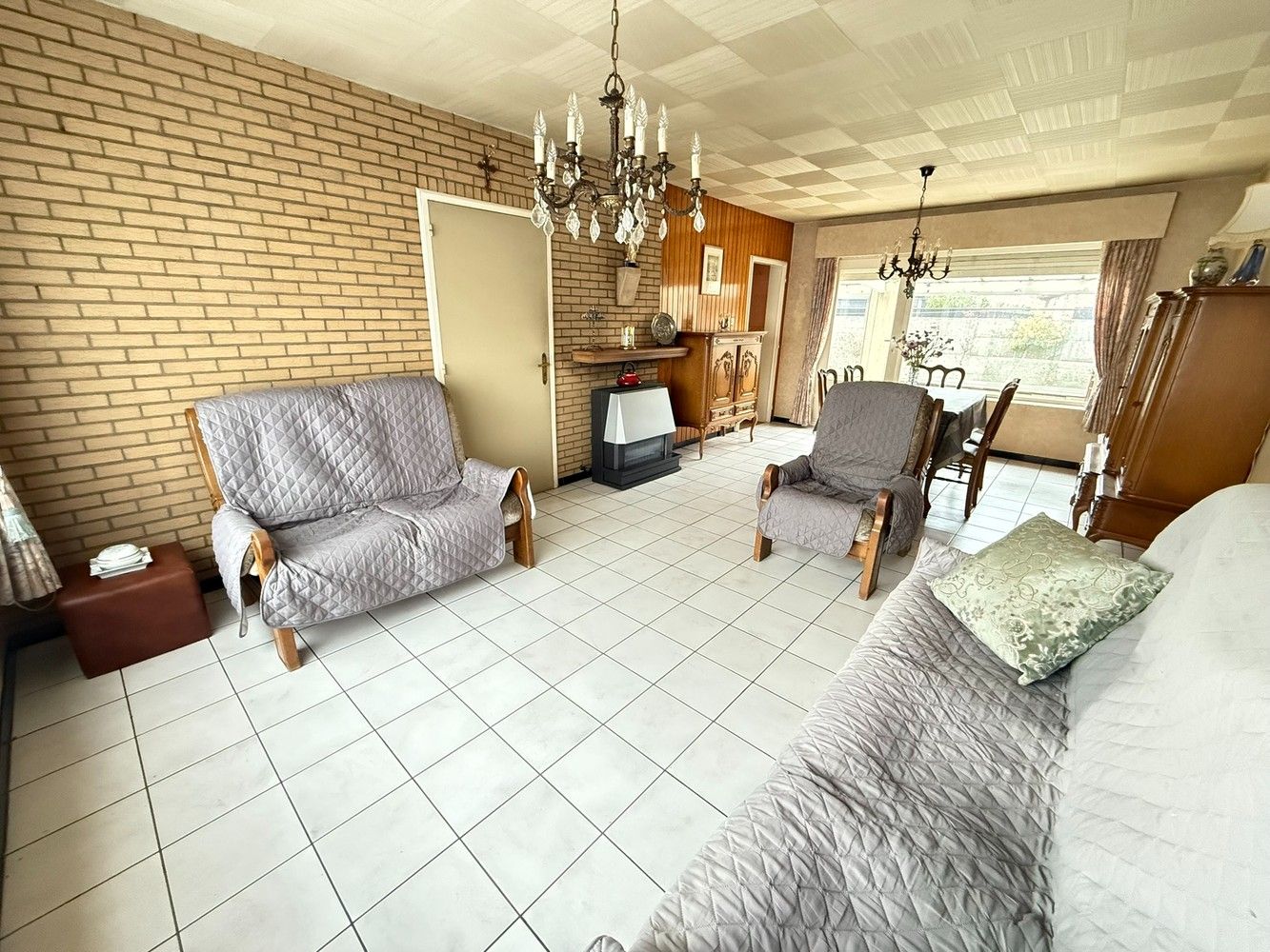 Half open bebouwing met 3 slaapkamers en garage, gelegen in een rustige woonwijk op 277m² foto 6