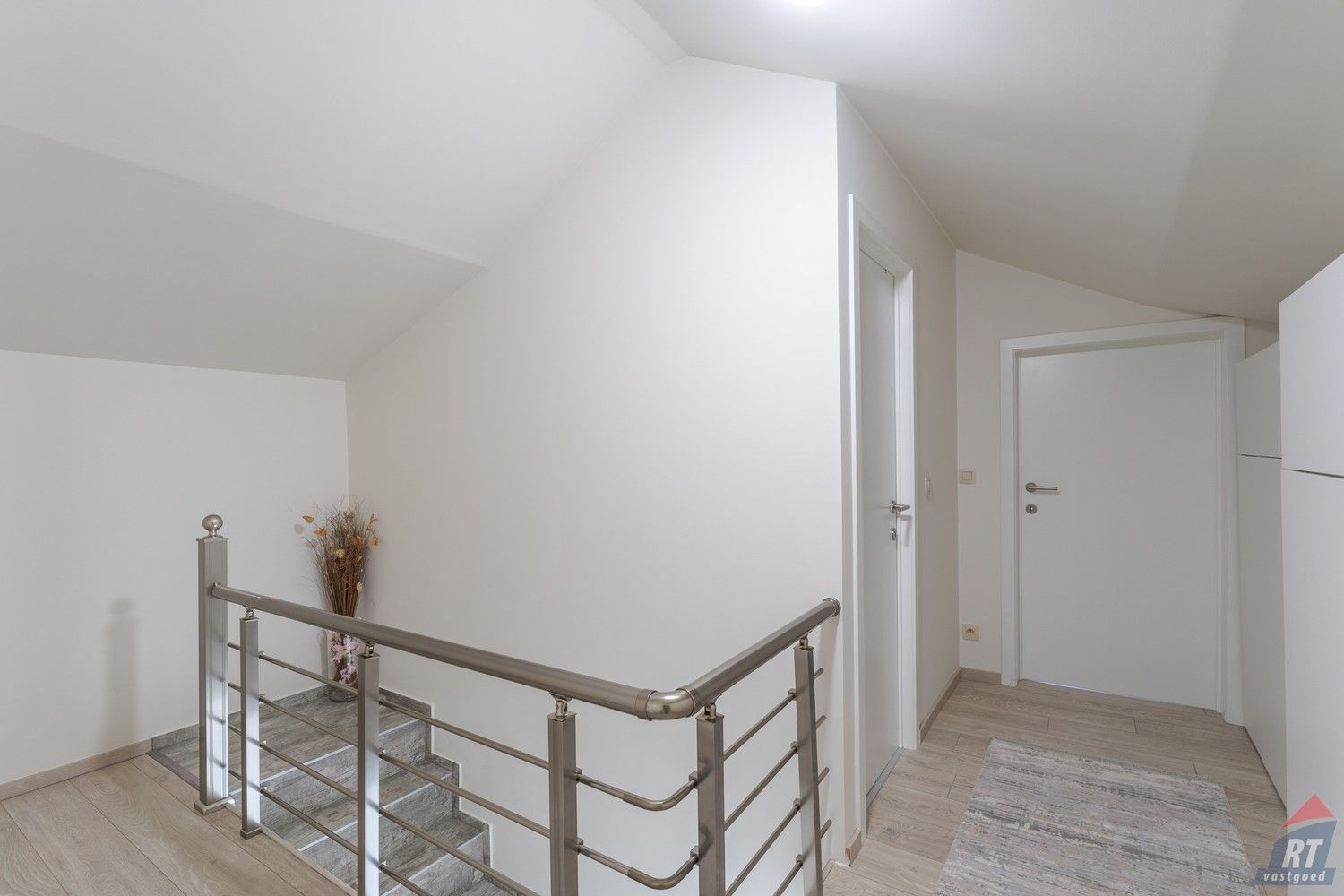 Grondig gerenoveerde open bebouwing op 10a11ca met garage en 5 slaapkamers foto 14