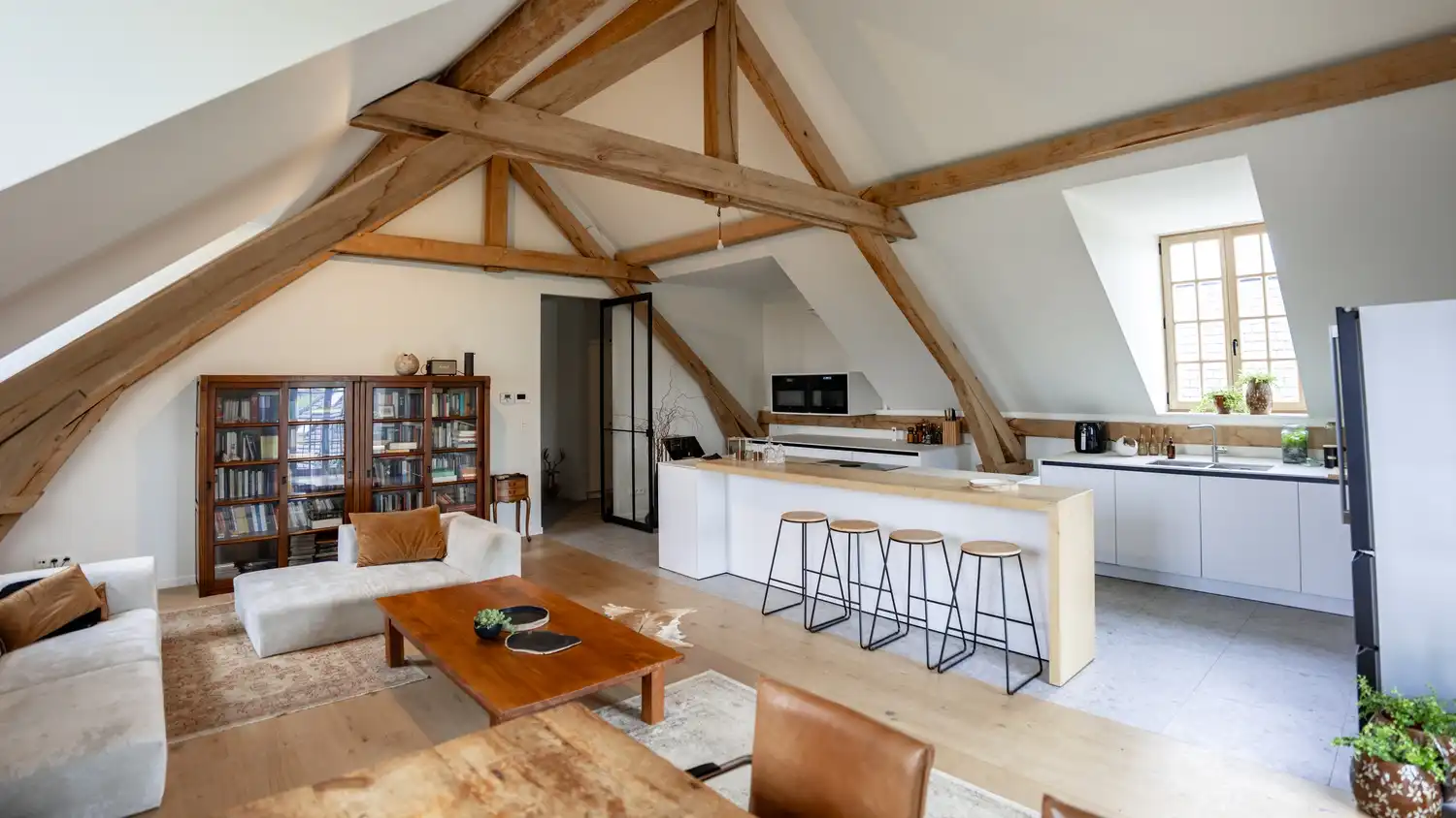 Penthouse met charmante afwerking en loftgevoel in het hart van Bocholt! foto {{pictureIndex}}