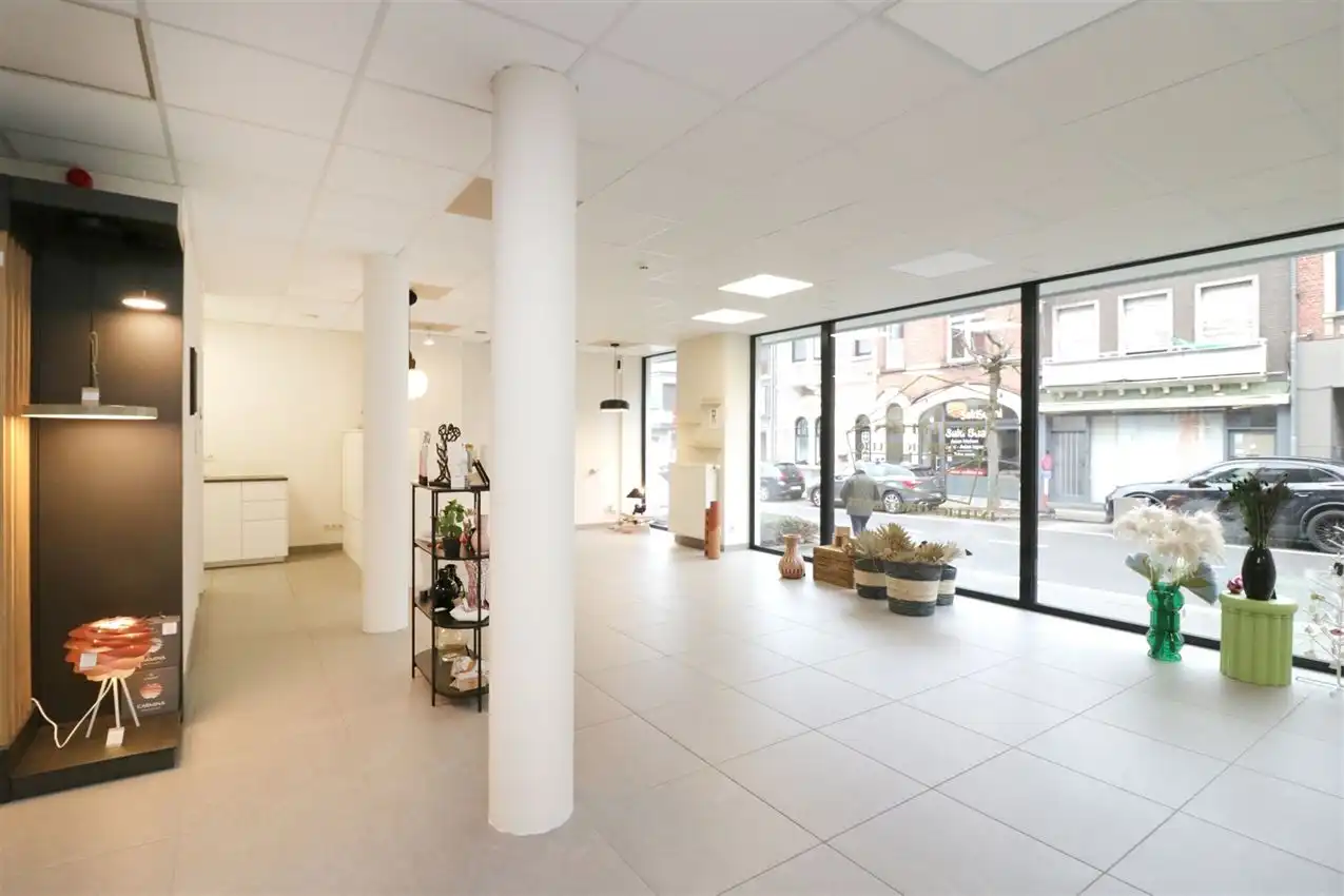 handelszaak met grote zichtbaarheid te midden van centrum foto 23