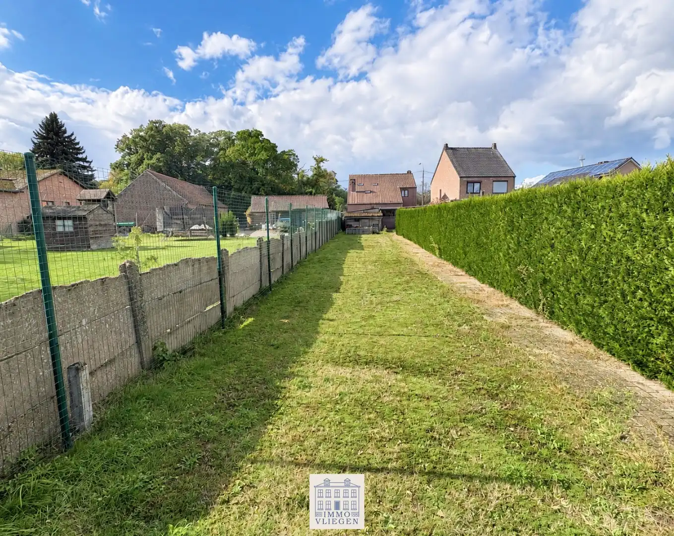Te renoveren vrijstaande woning met ruime tuin op perceel van circa 800 vierkante meter in Neeroeteren foto 32