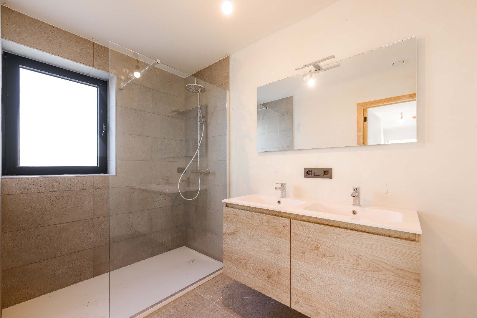 TOPLOCATIE | APPARTEMENT MET RUIM TERRAS | 2 SLPKS | STAANPLAATS foto 10