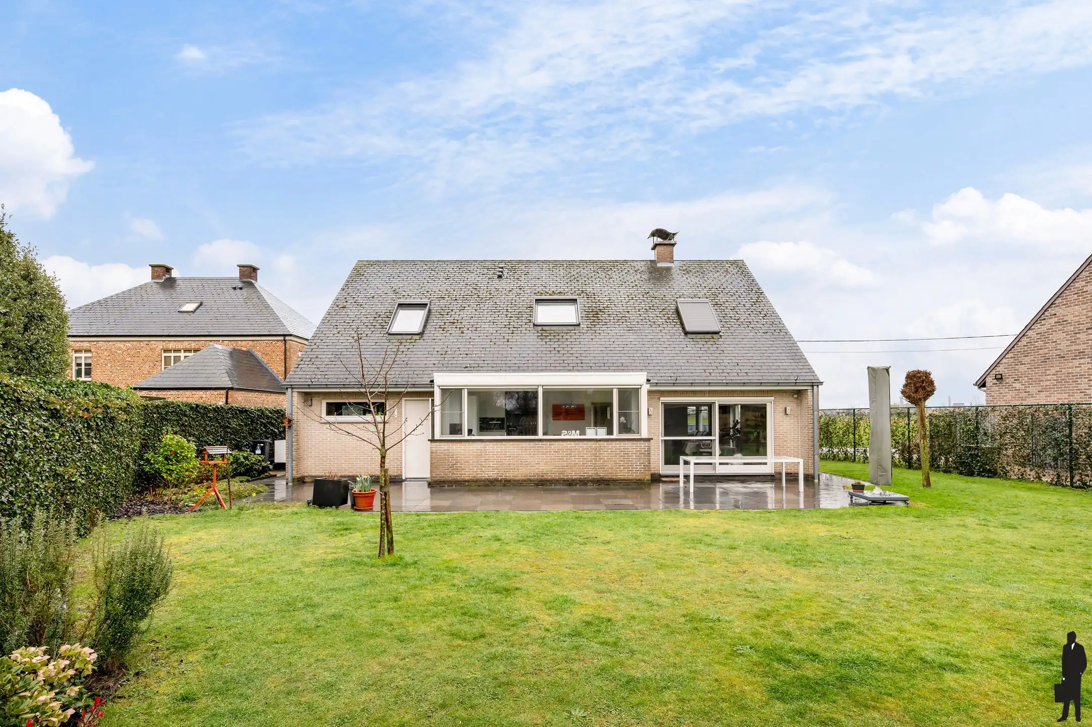 Instapklare woning met 3 slaapkamers en bureauruimte op toplocatie te Leest. foto 22