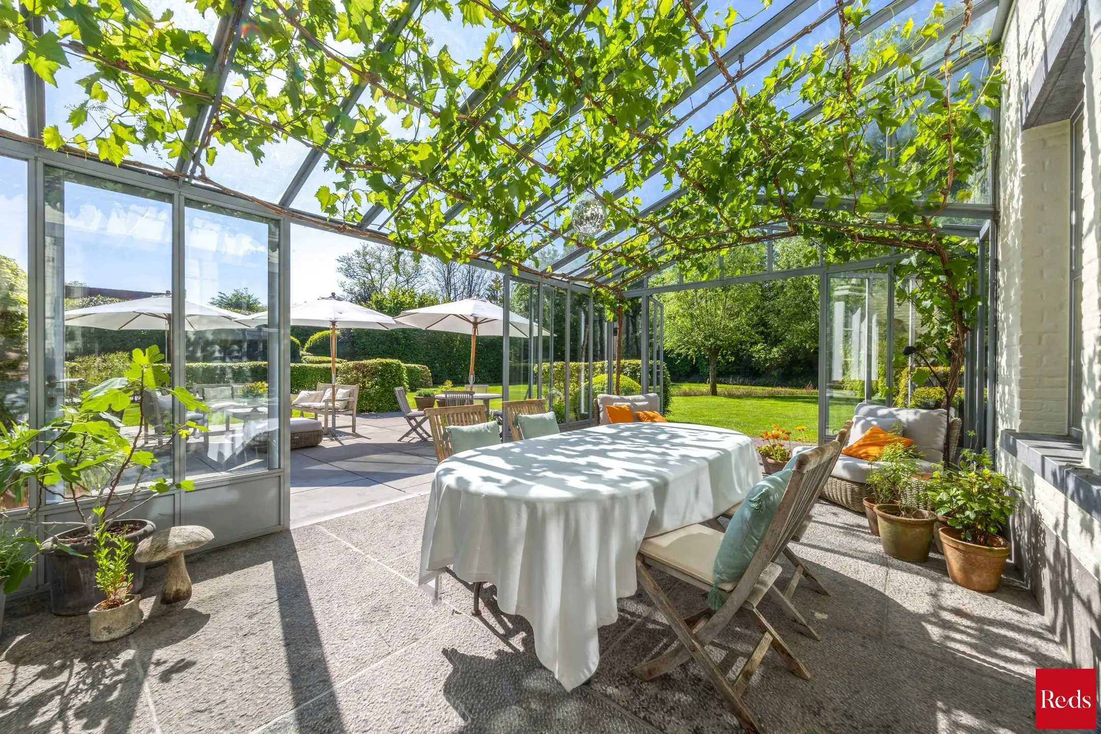 Statige luxevilla op royaal perceel van 3.877 m² met zwembad foto 20