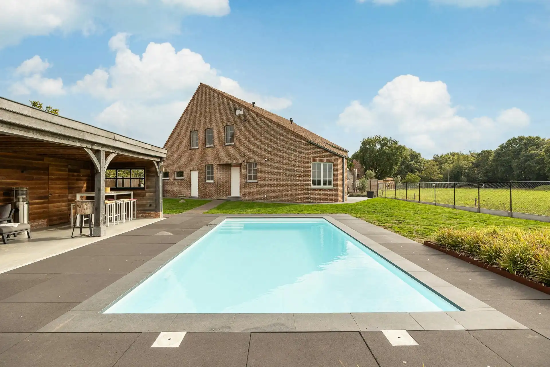 gerenoveerd huis met zwembad op 17 are te koop in Kasterlee foto 33