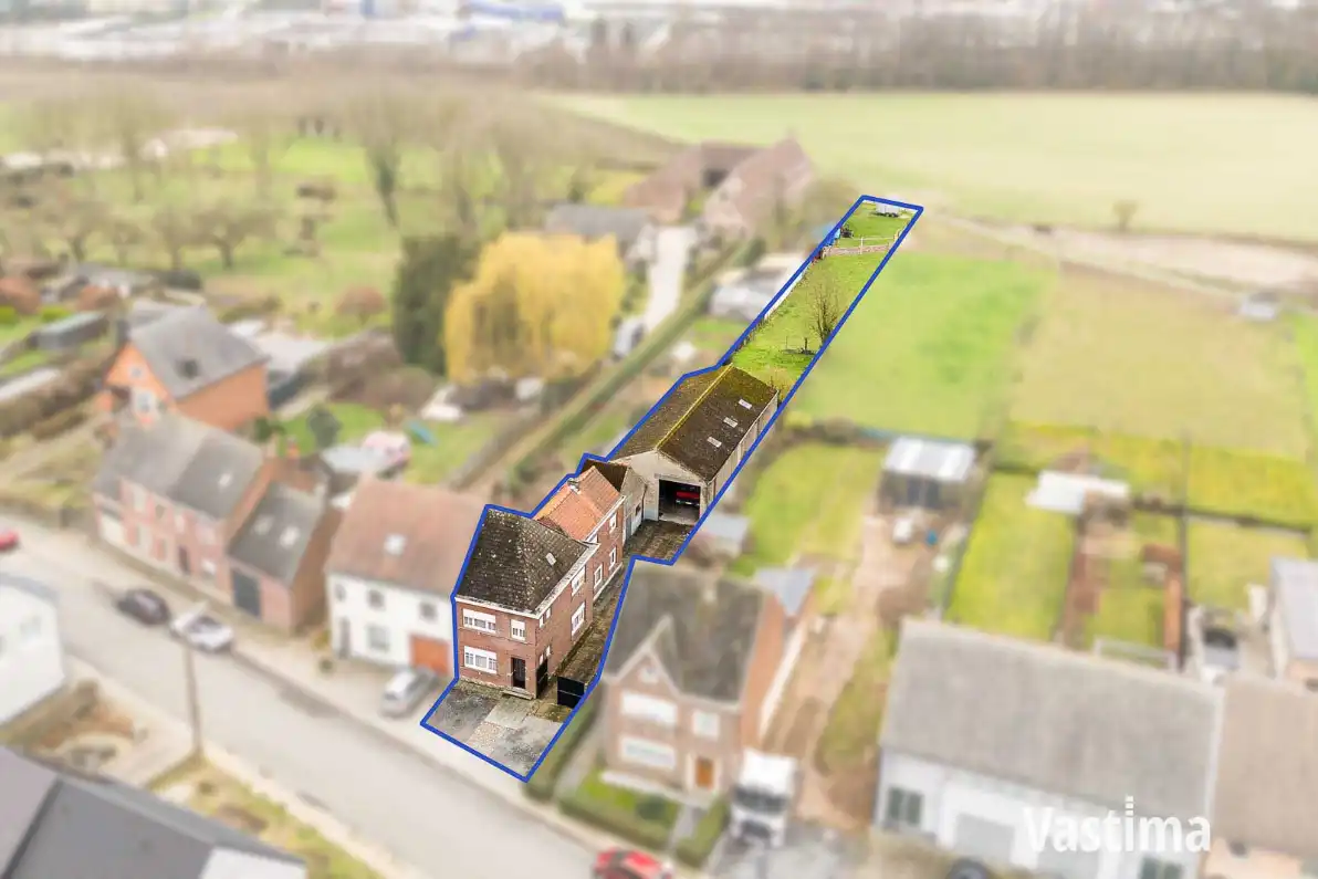 Woning met loods en grote tuin foto {{pictureIndex}}