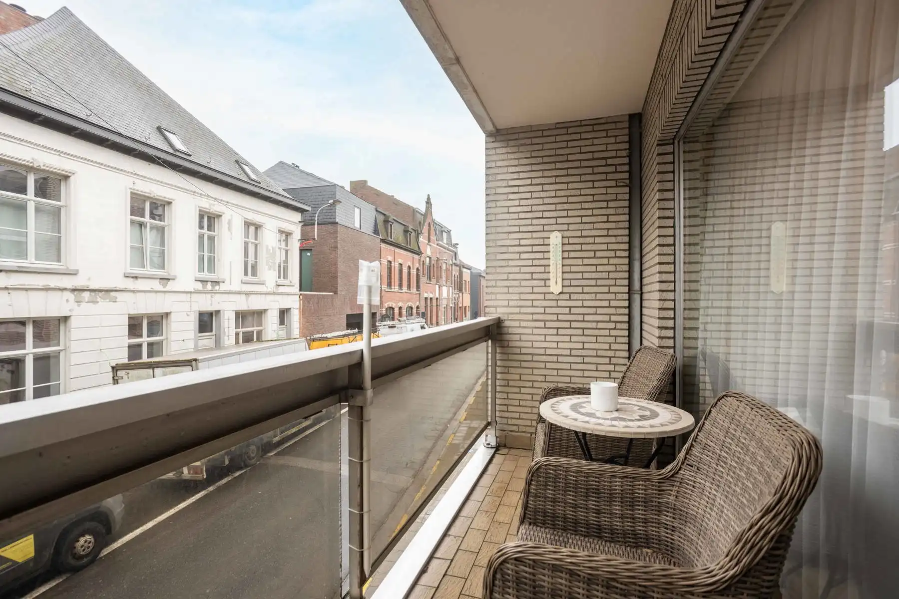 Opbrengsteigendom bestaande uit 7 appartementen en 20 garages! Toprendement met basisakte! foto 9