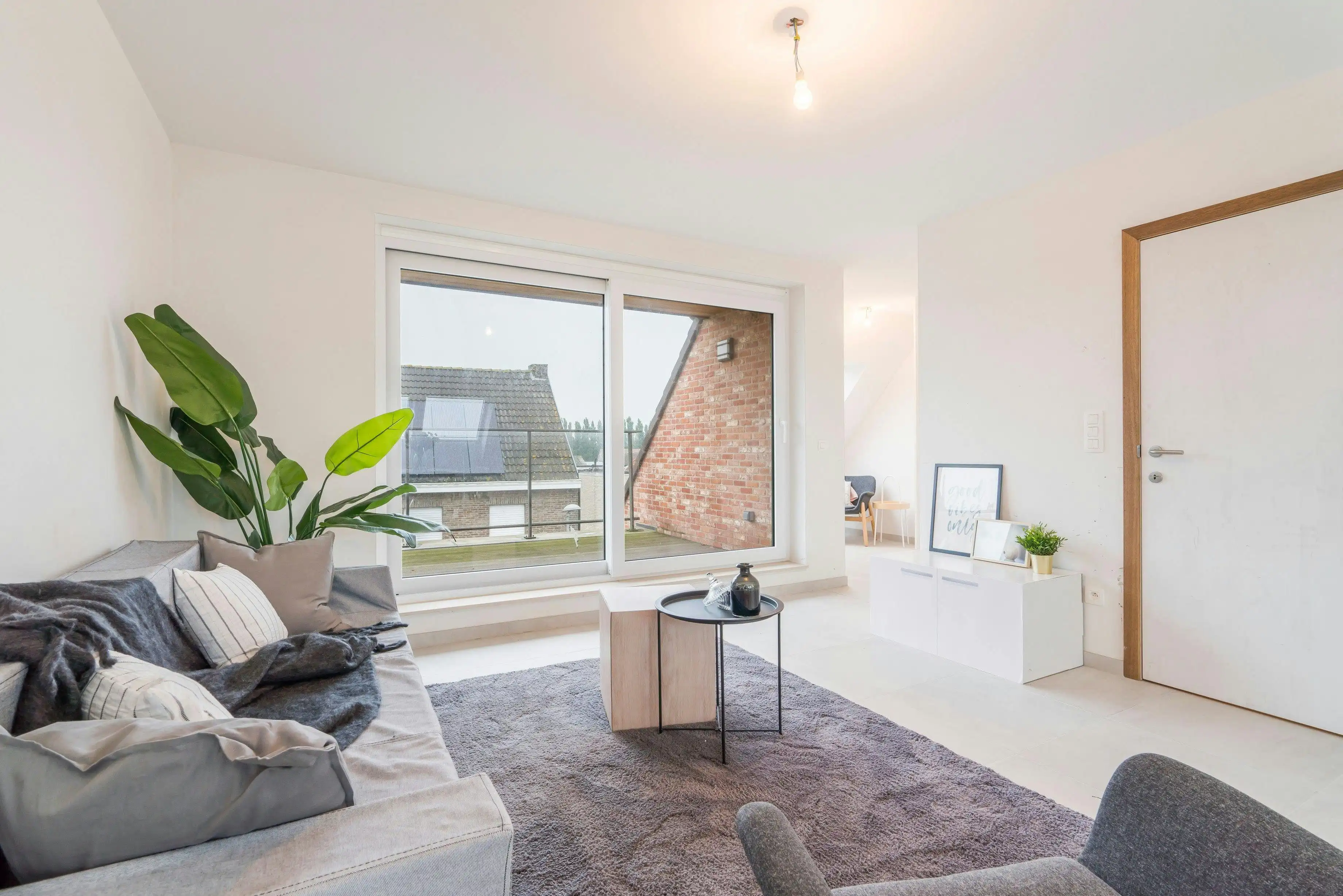 Ruim en lichtrijk appartement in hartje Proven foto 4