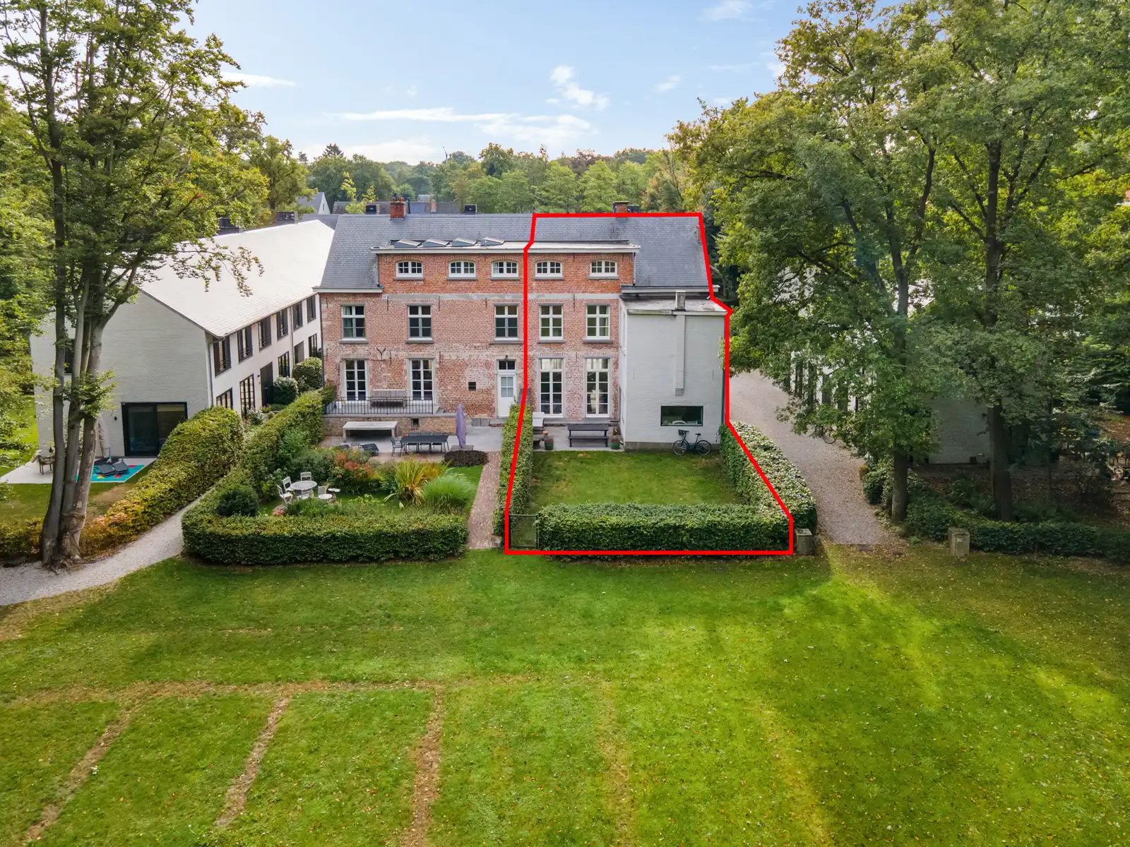 Unieke pastoriewoning in parktuin met uniek uitzicht foto 2