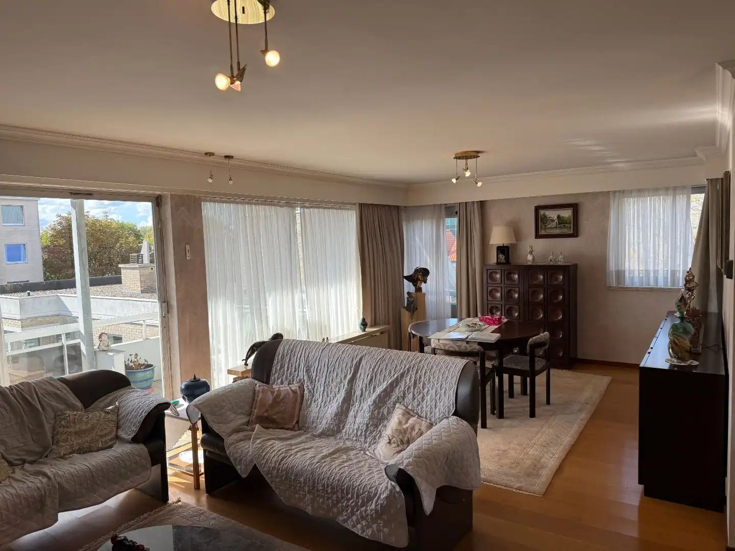 Lichtrijk appartement met zonnig terras op goede ligging te Assebroek foto 2