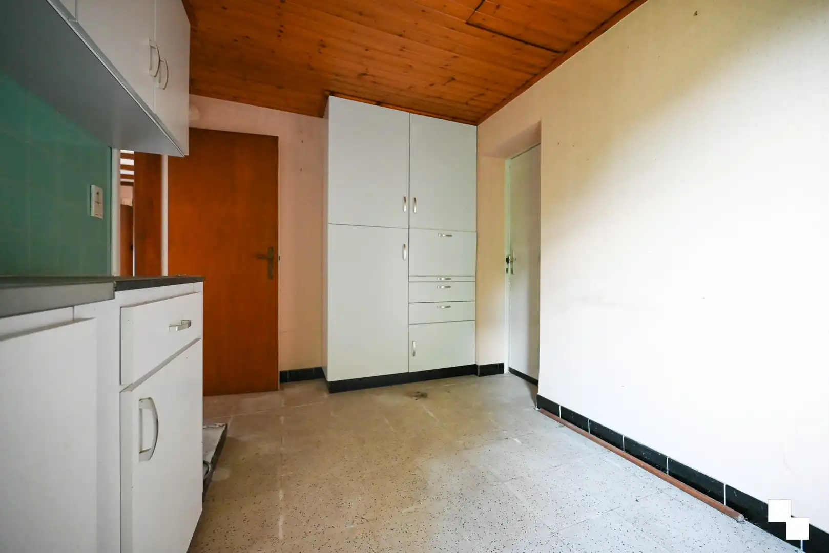 Compleet te renoveren woning / af te breken woning op rand van villawijk te Bosmolens foto 10