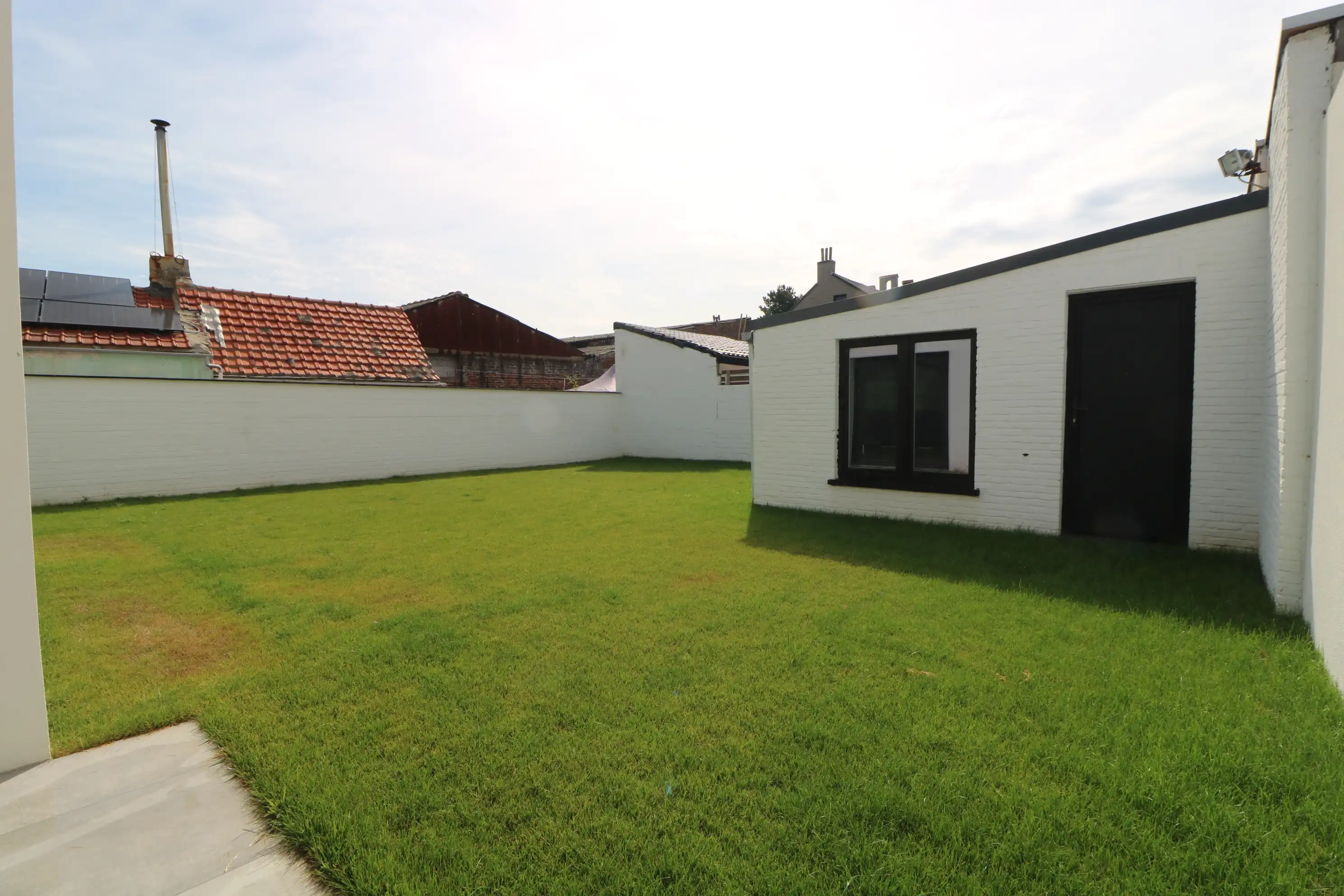 Luxueus gerenoveerd 3-slaapkamerappartement mét garage én zeer grote tuin. foto 10