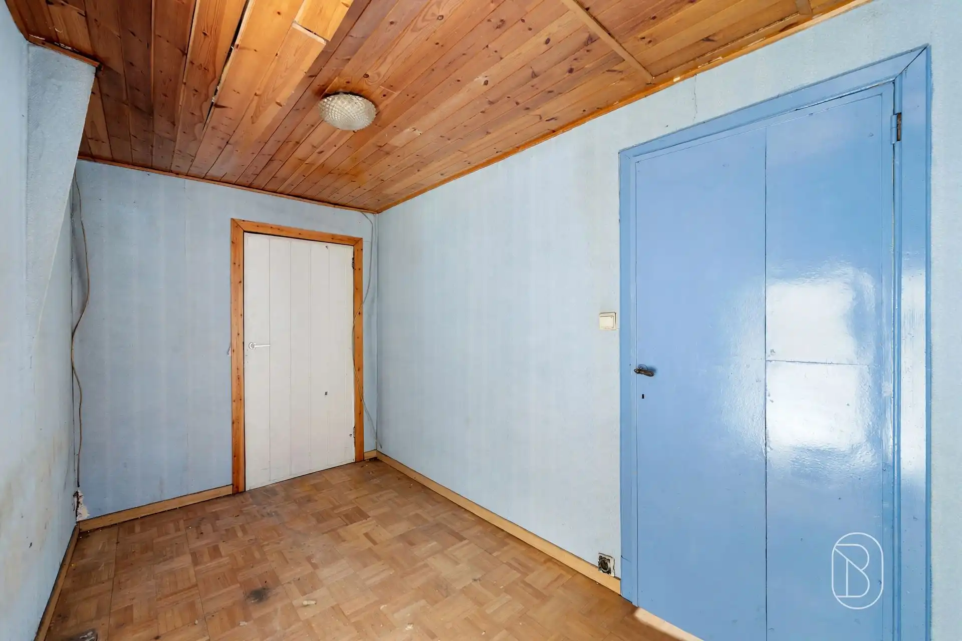 Te renoveren / af te breken woning met POTENTIEEL en uitweg foto 15