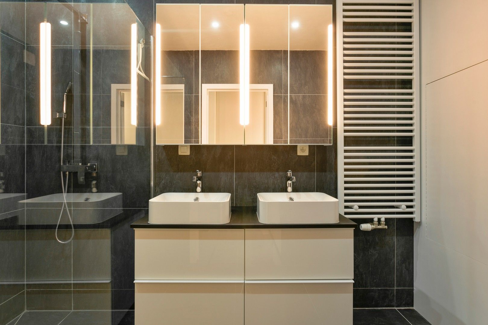 Vernieuwd, ruim appartement vlak bij centrum van Brasschaat foto 7