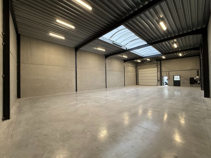 Moderne KMO-unit van 287 m² op toplocatie met 2 parkeerplaatsen foto 4