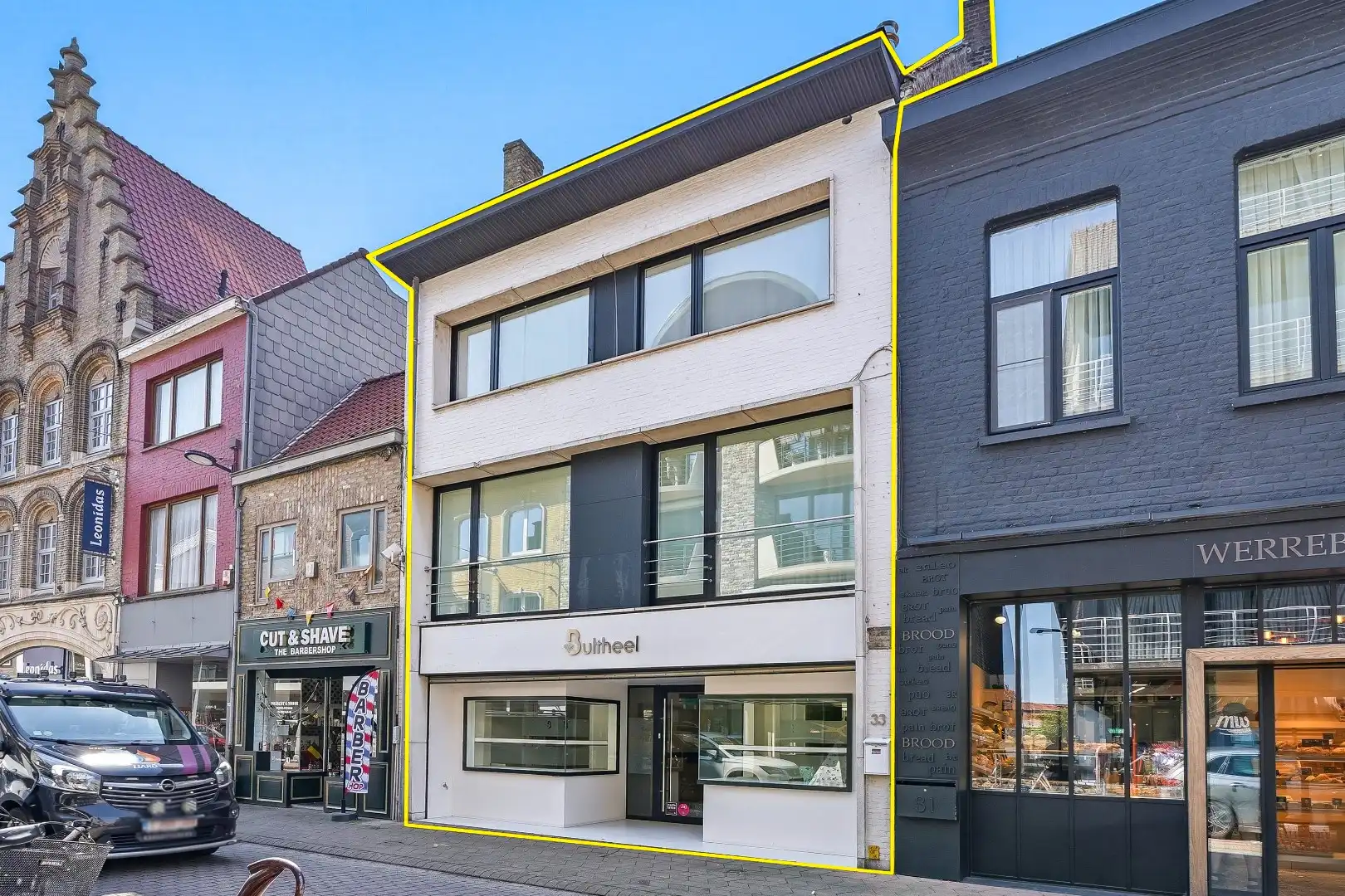 Hoofdfoto van de publicatie: Multifunctionele woning met handelsruimte in hartje Veurne.