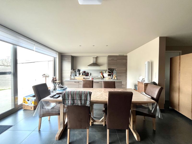CHARMANTE HALFOPEN BEBOUWING MET DRIE SLAAPKAMERS TE HUUR foto 4