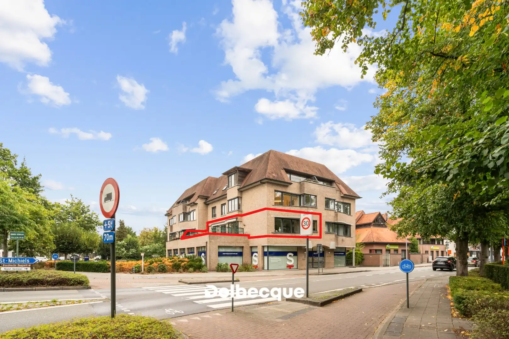 Lichtrijk appartement met 2slk. en Zuidgericht terras en inclusief een garagebox te St. Michiels. foto 18