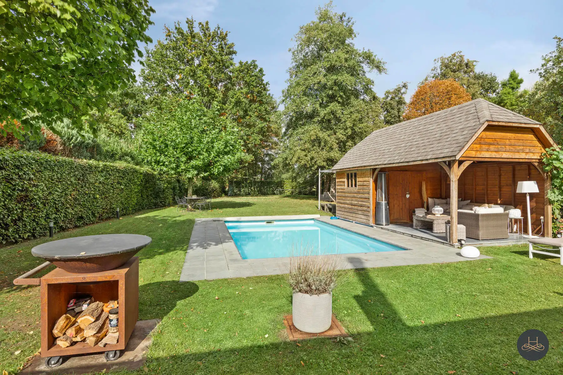 Indrukwekkende villa met zwembad en fraai aangelegde tuin foto 5