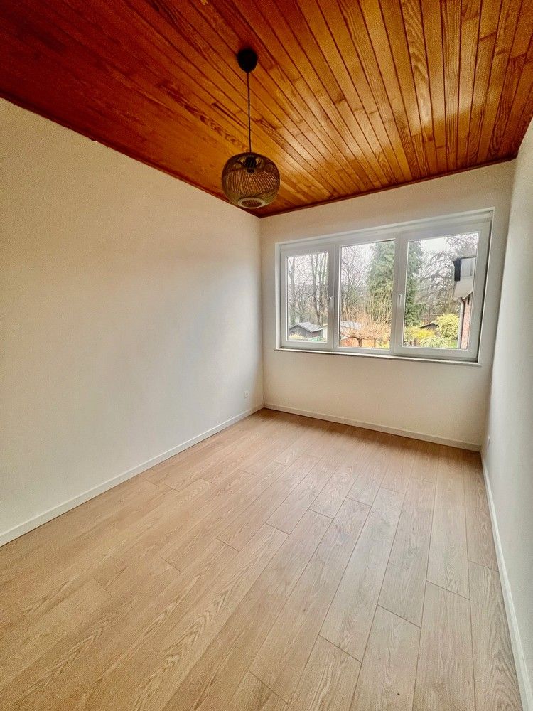 Stijlvol gerenoveerde woning te huur in hartje Bilzen! foto 7