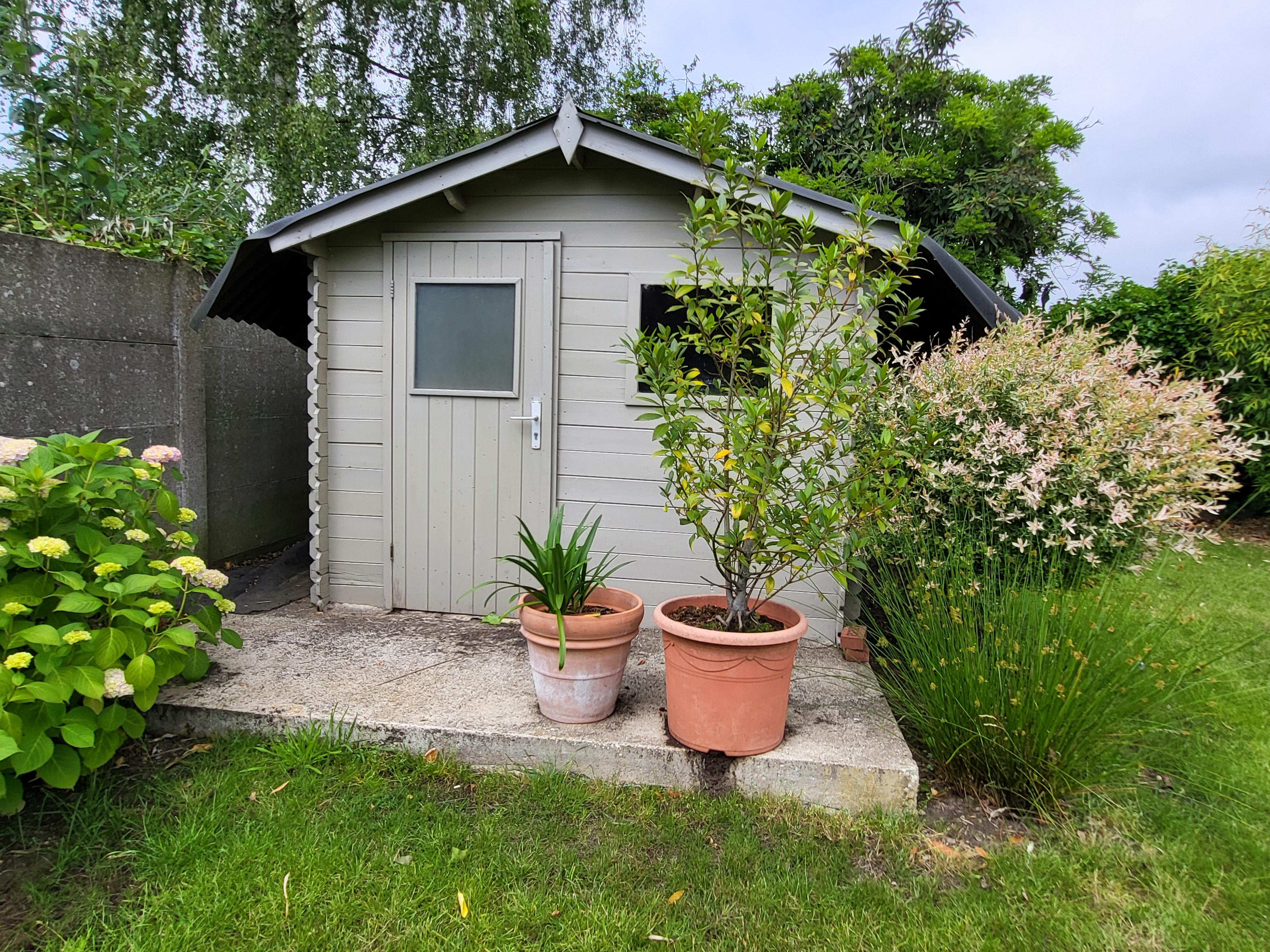 Charmante gerenoveerde woning in 2008 op 439m² met mooie aangelegde tuin en garage.  foto 8