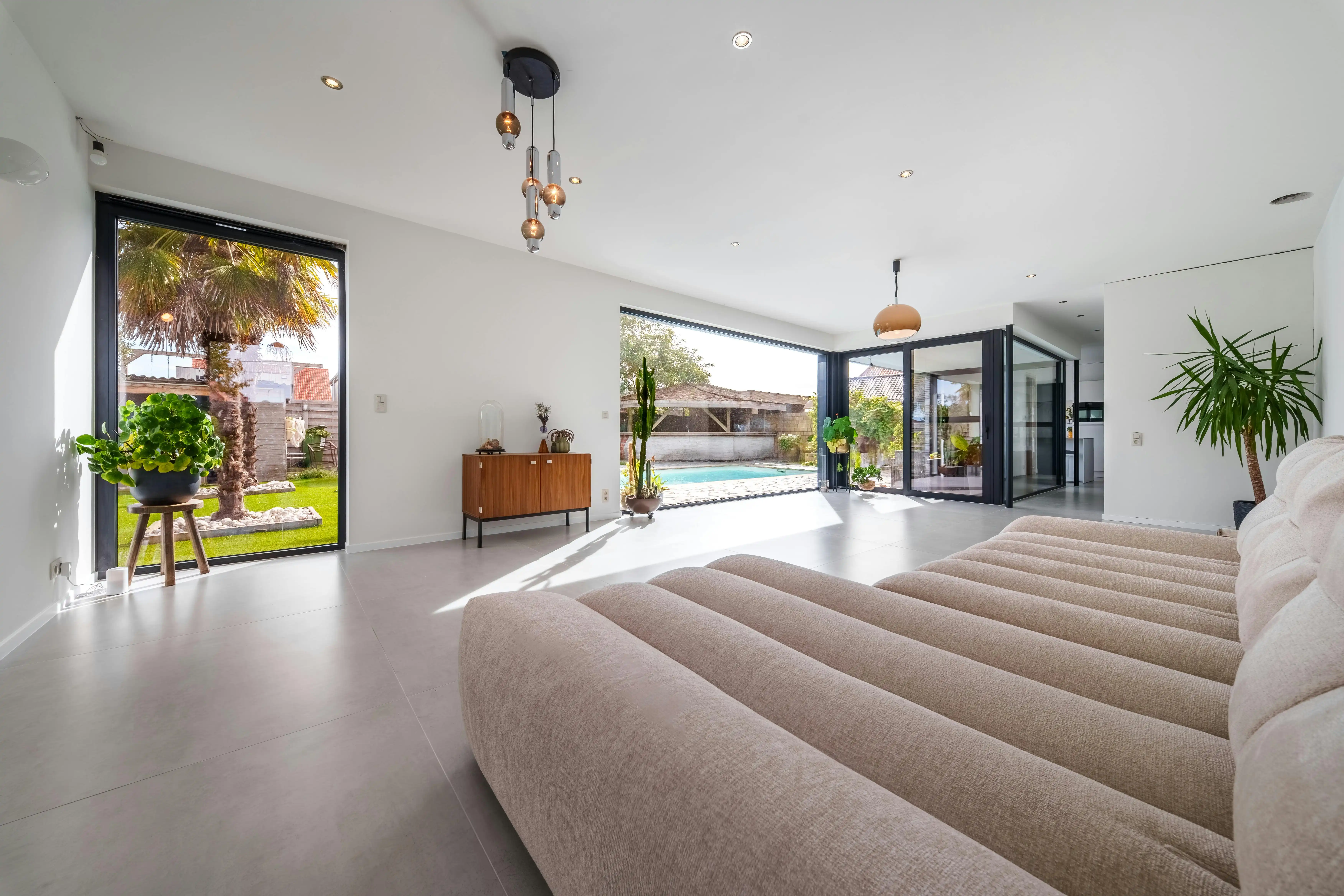 Exclusief huis te koop in Sint-Jan met zwembad foto 11