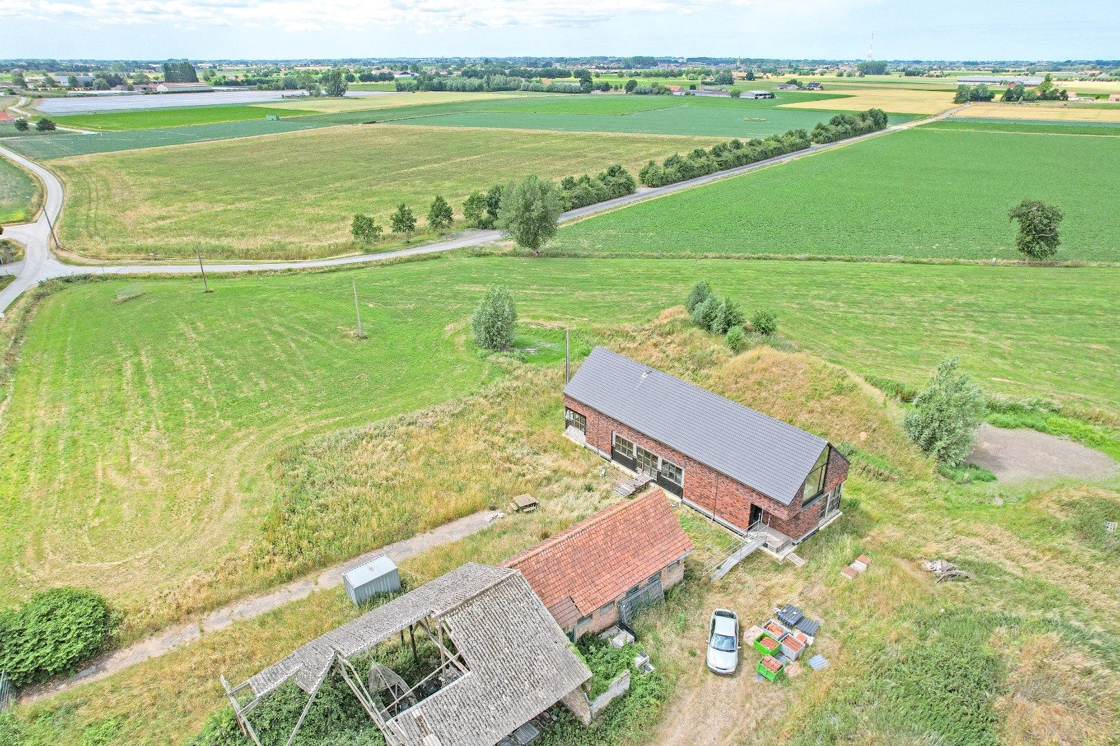 Unieke casco woning op 2ha grond foto 2