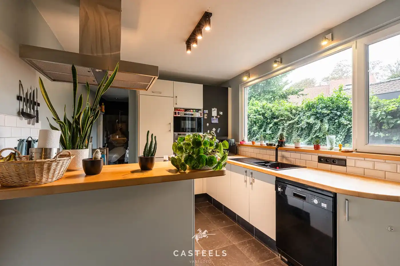 Centraal gelegen rijwoning met tuin in Sint-Denijs-Westrem foto 12