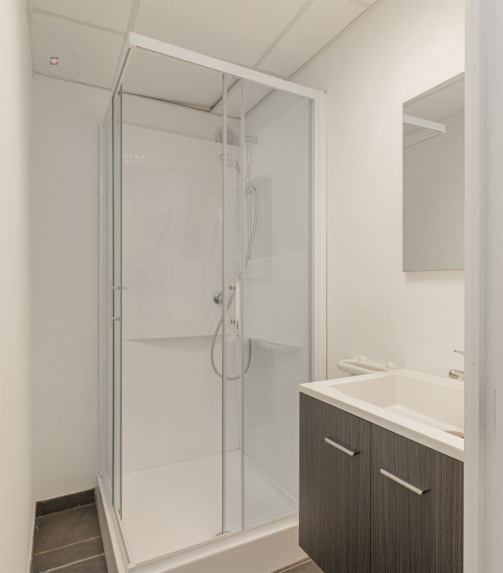 Unieke handelsruimte in het hart van het dorp foto 9