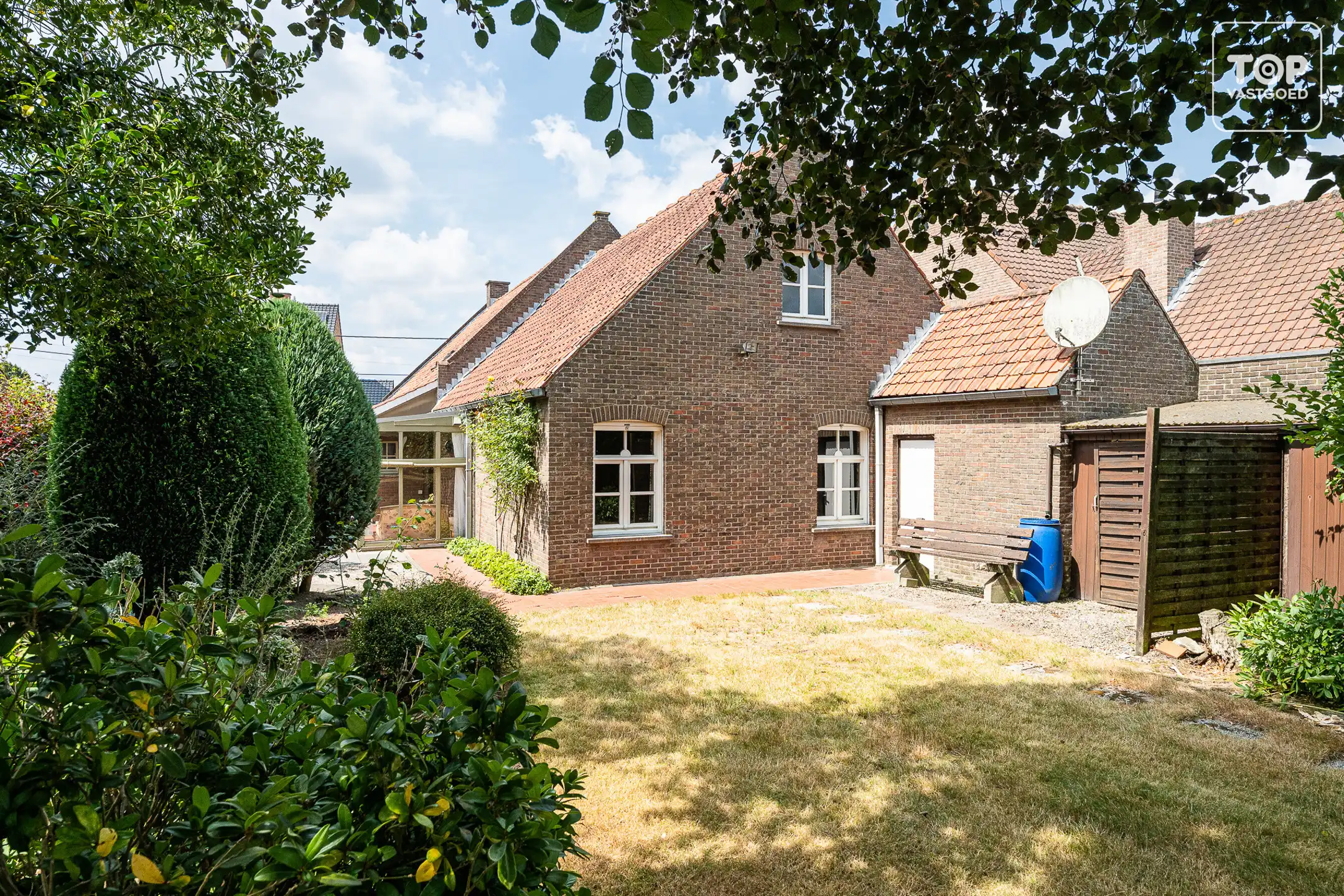 Rustig gelegen woning met ruime tuin, bos en prachtig open uitzicht foto 23