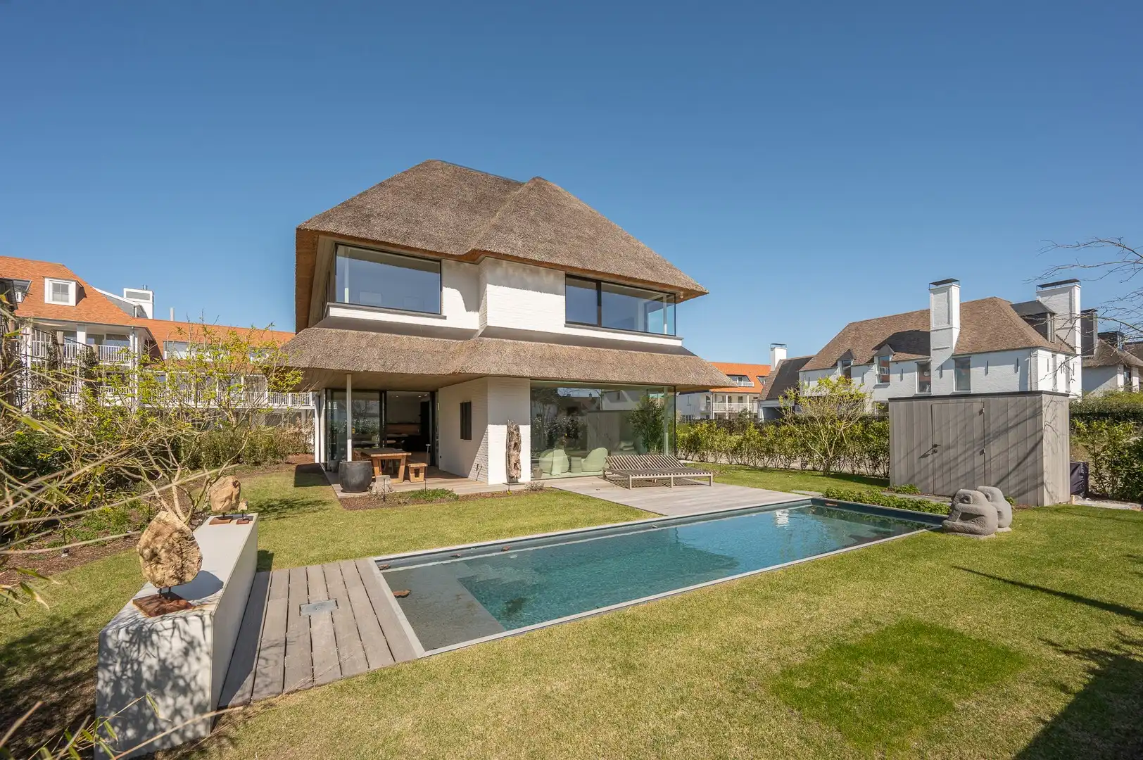 Prachtige nieuwbouwvilla in Duinenwater met ideale zonoriëntatie. foto {{pictureIndex}}