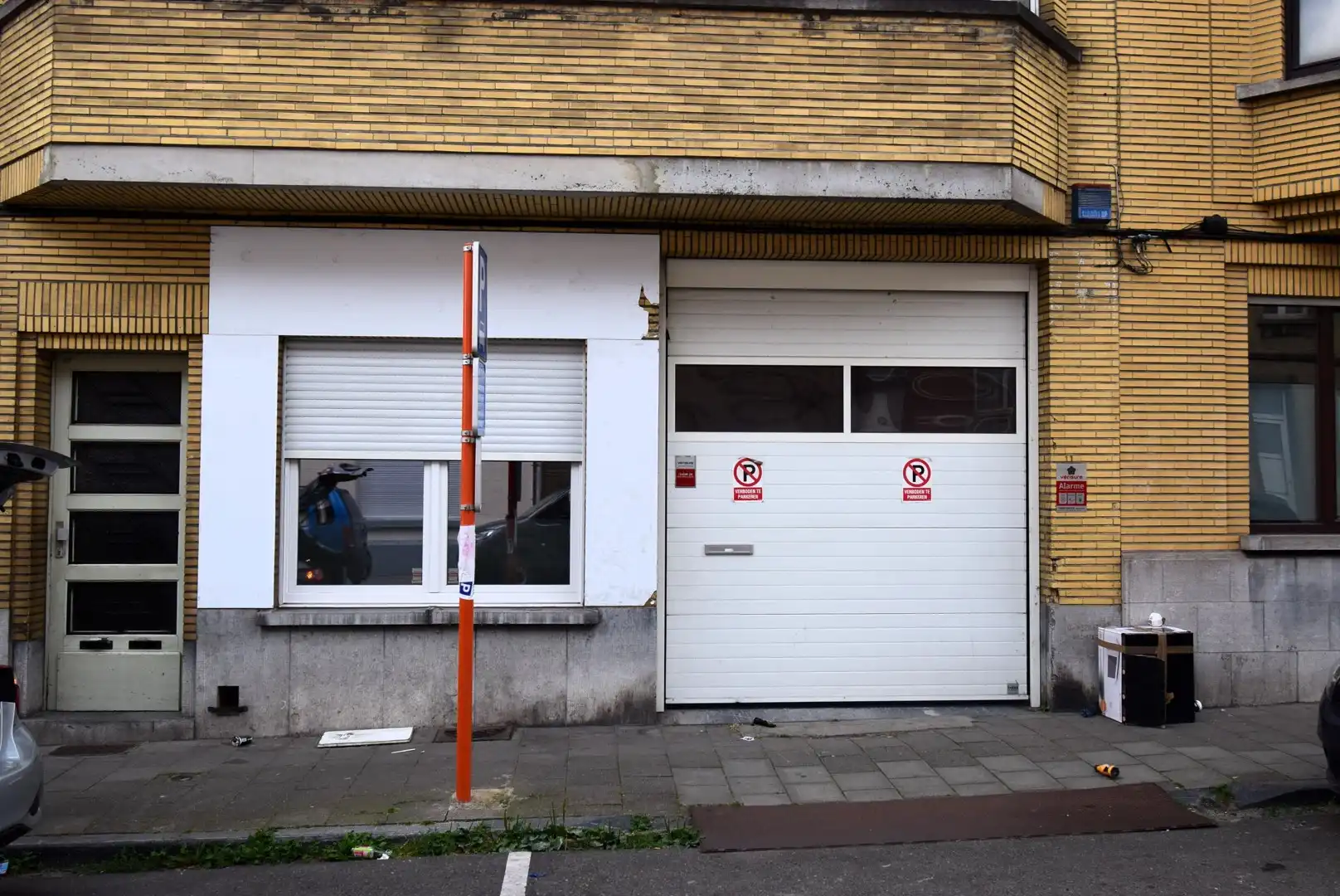 Opslagplaats met bureel foto 3
