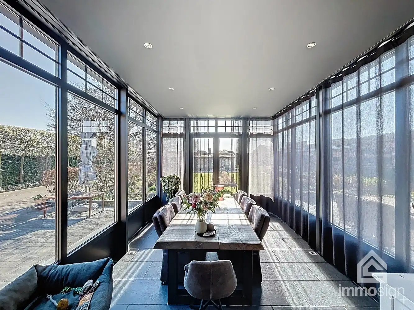 Exclusieve woning voorzien van dubbele garage en bedrijfshal op de Nederlandse grens foto 6