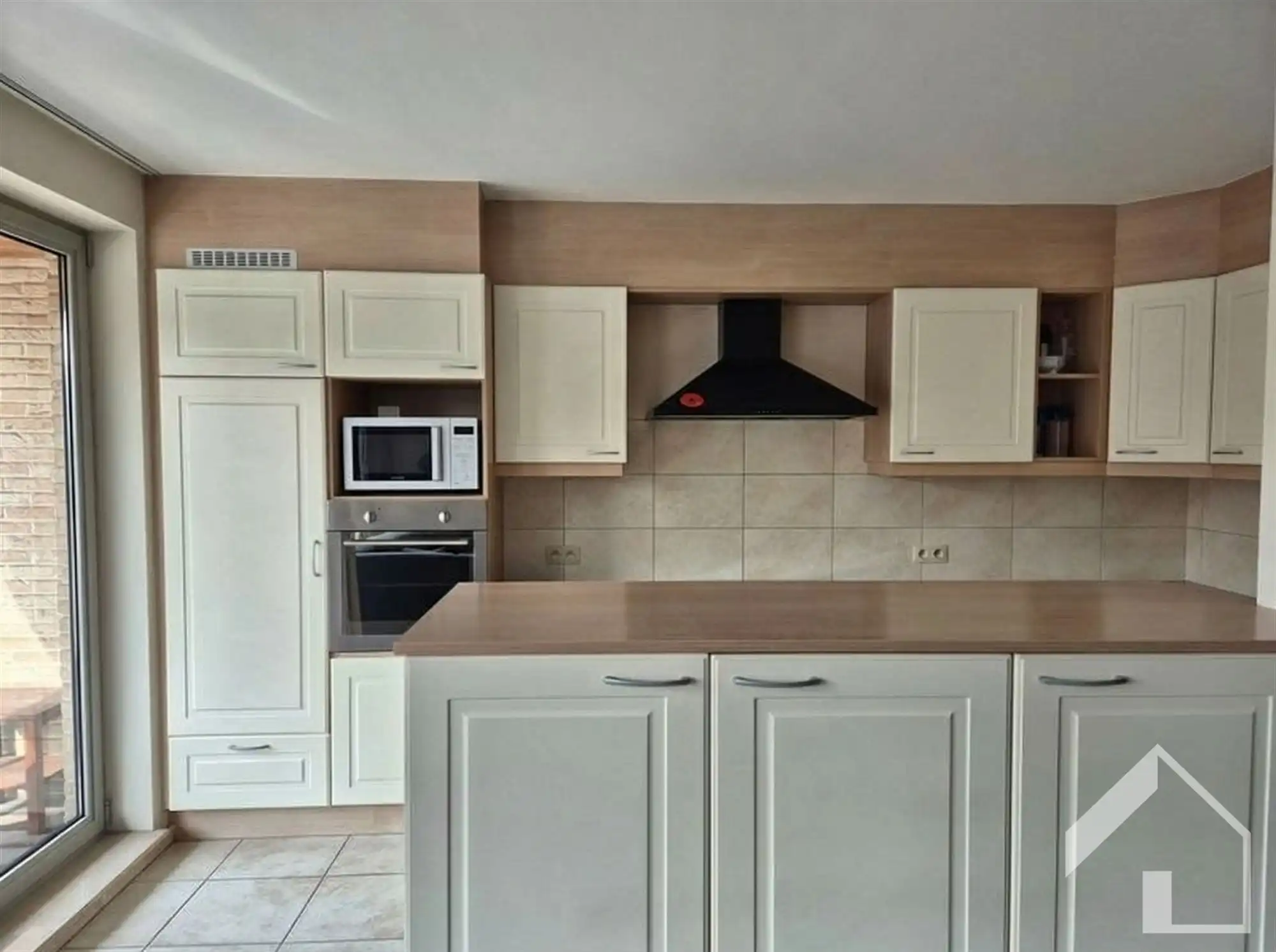 Ruim, energiezuinig appartement met 2 slaapkamers, terras, garage en lift!  foto 3