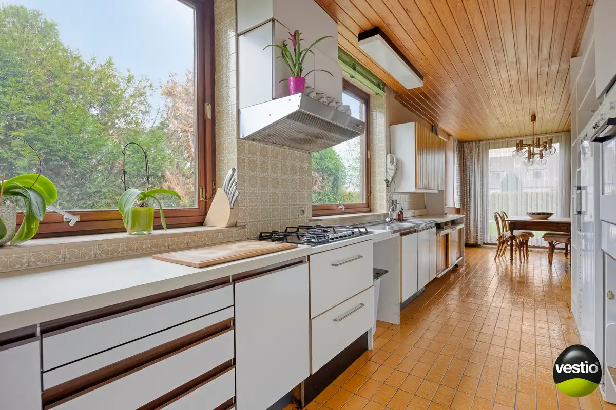 RUIME RESIDENTIEEL GELEGEN VILLA OP 46A89CA NABIJ CENTRUM BILZEN. foto 20