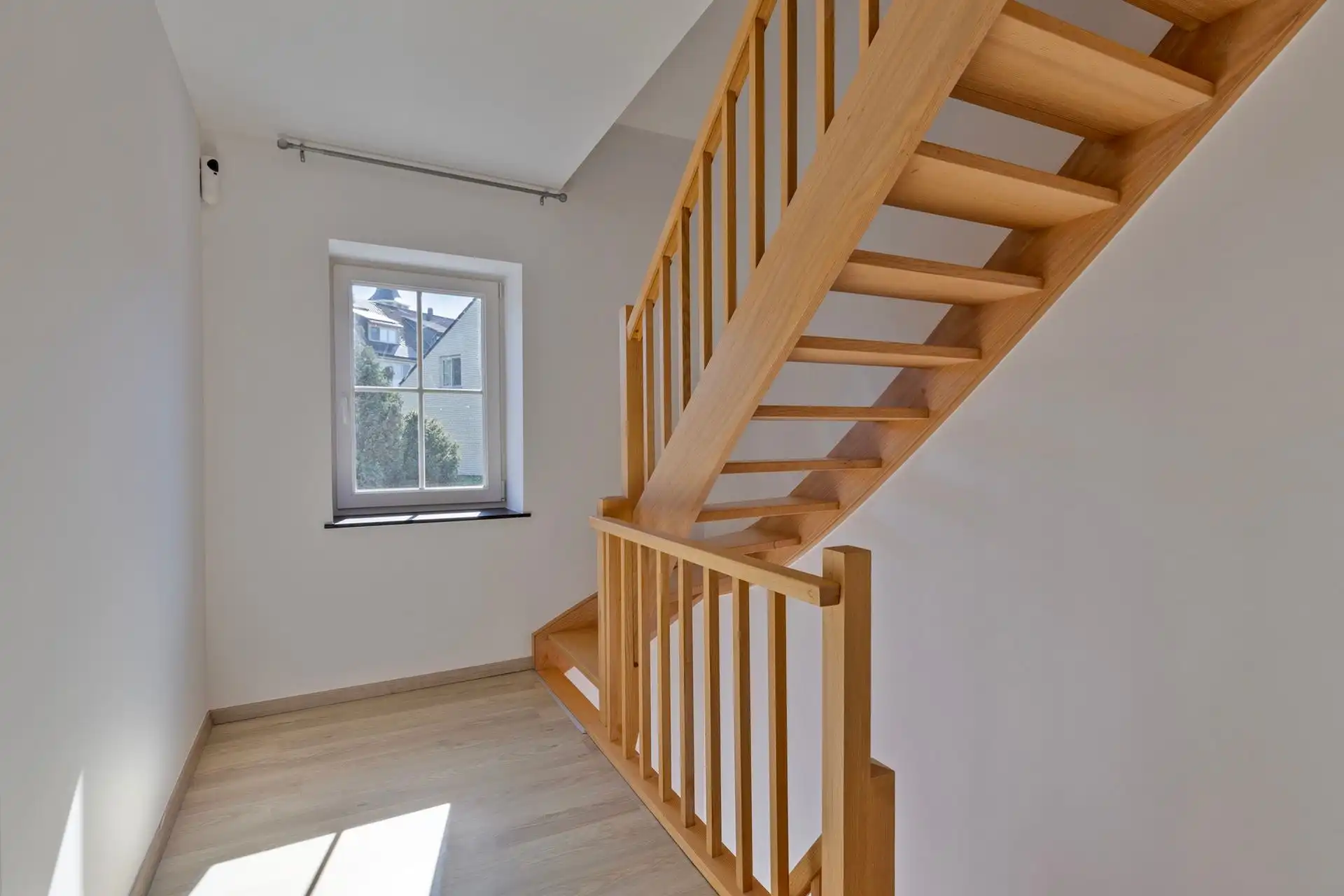 Nieuwbouw van 2012 in rustige straat foto 12